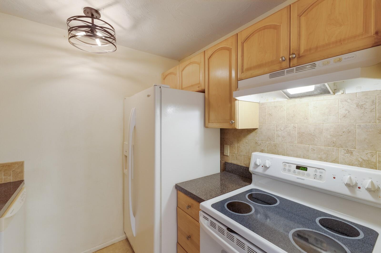 Image 13 of 33 For 3253 Beneva Road 103