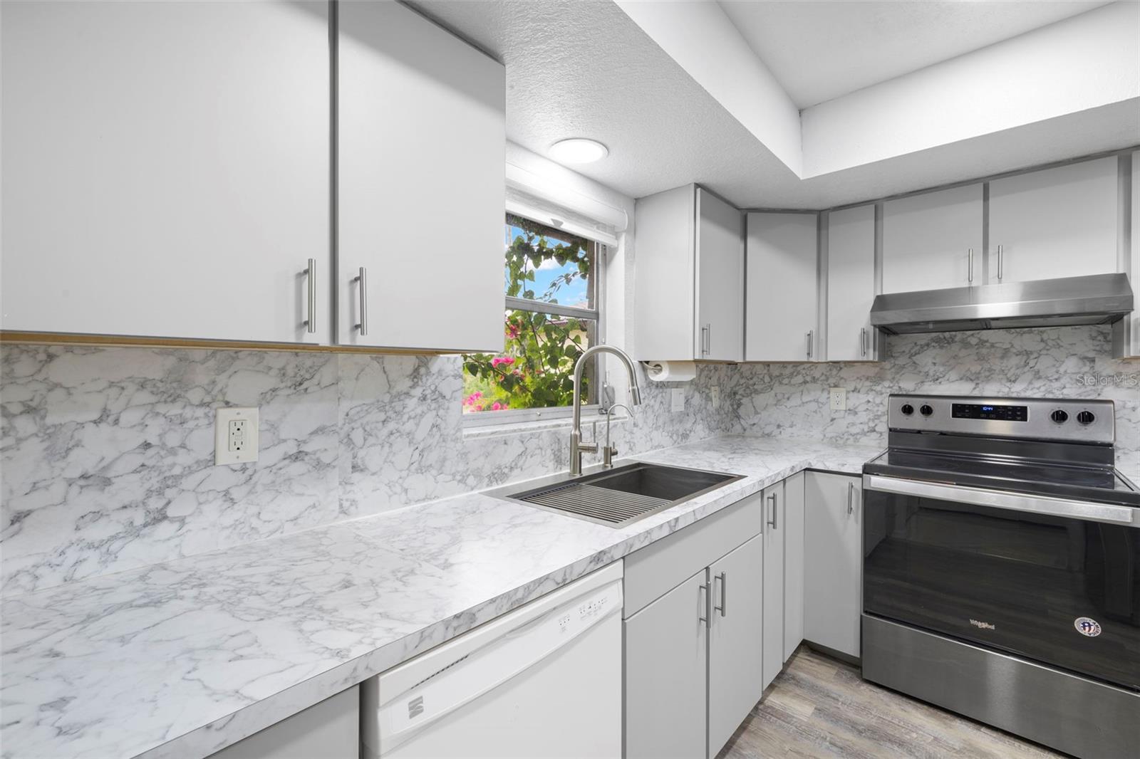 Image 10 of 38 For 3203 Riverside Drive B