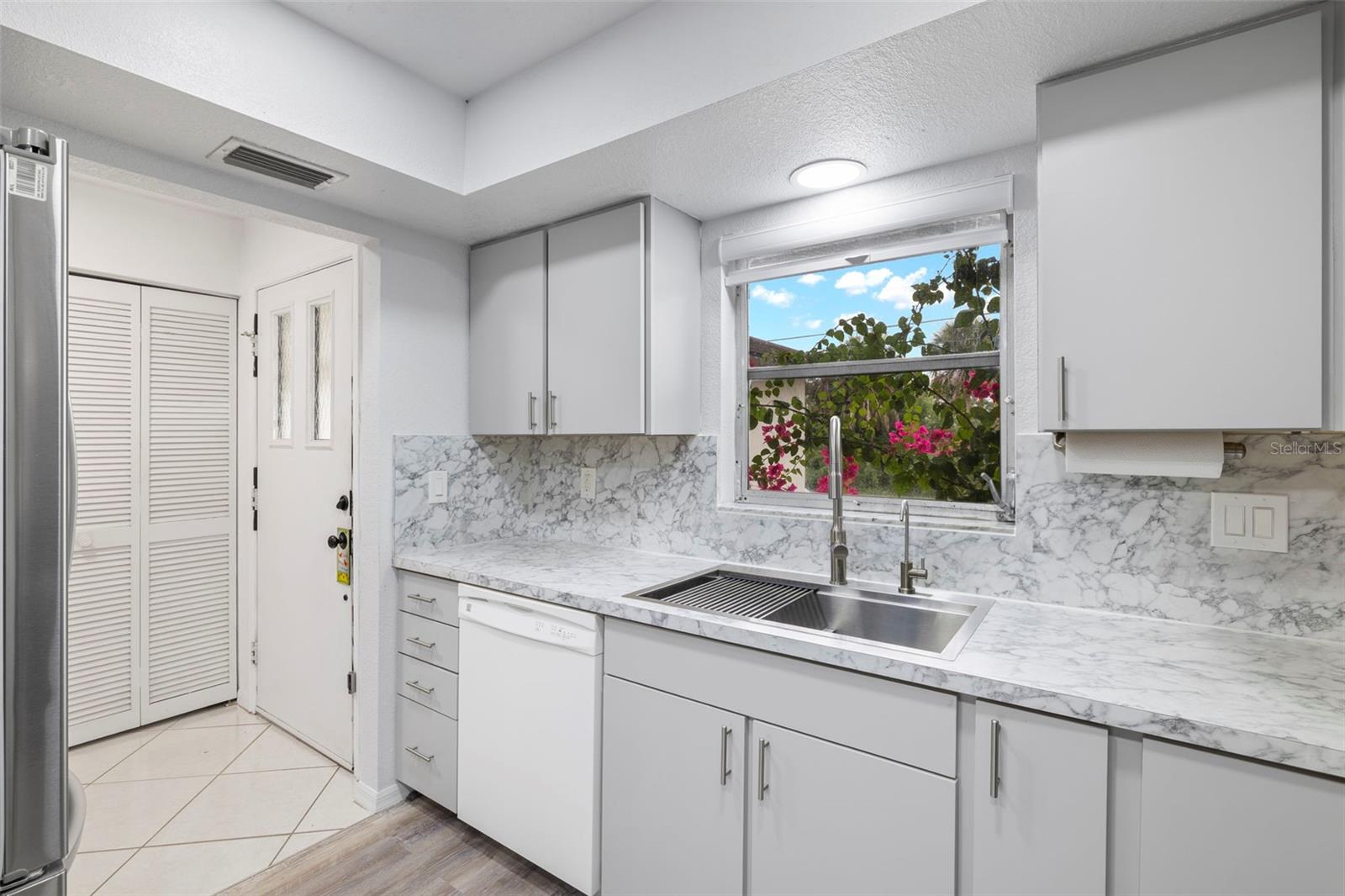 Image 12 of 38 For 3203 Riverside Drive B