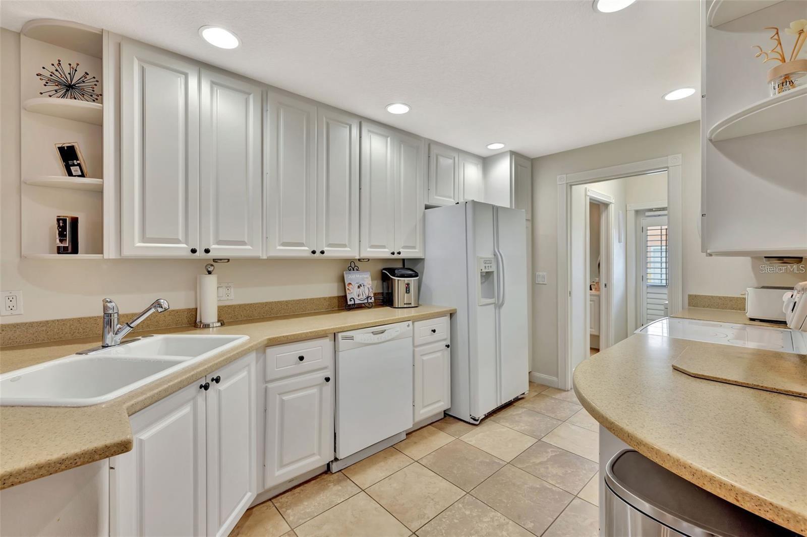 Image 13 of 22 For 5972 Giardino Lane