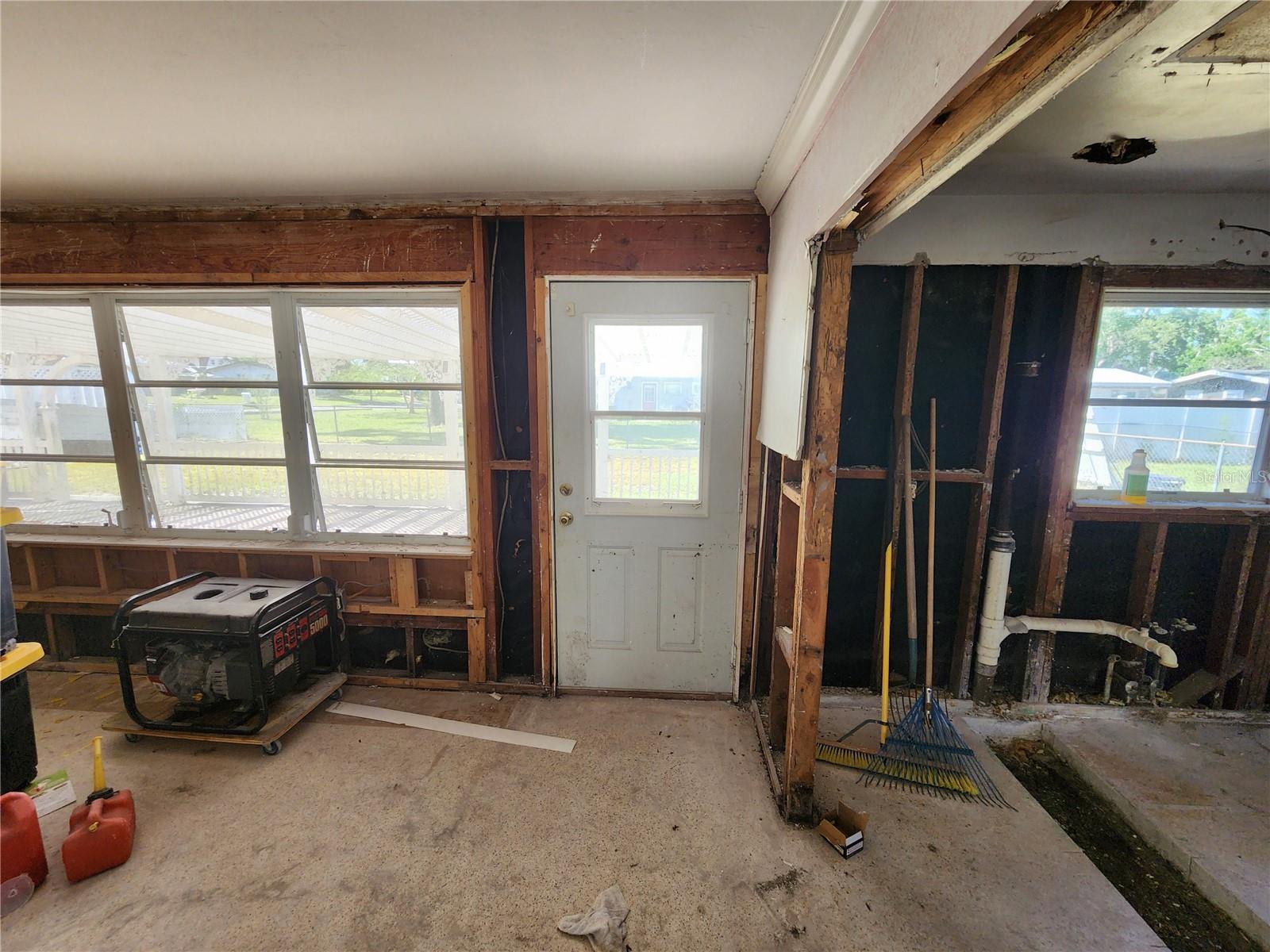 Image 5 of 10 For 3109 Alta Vista Street