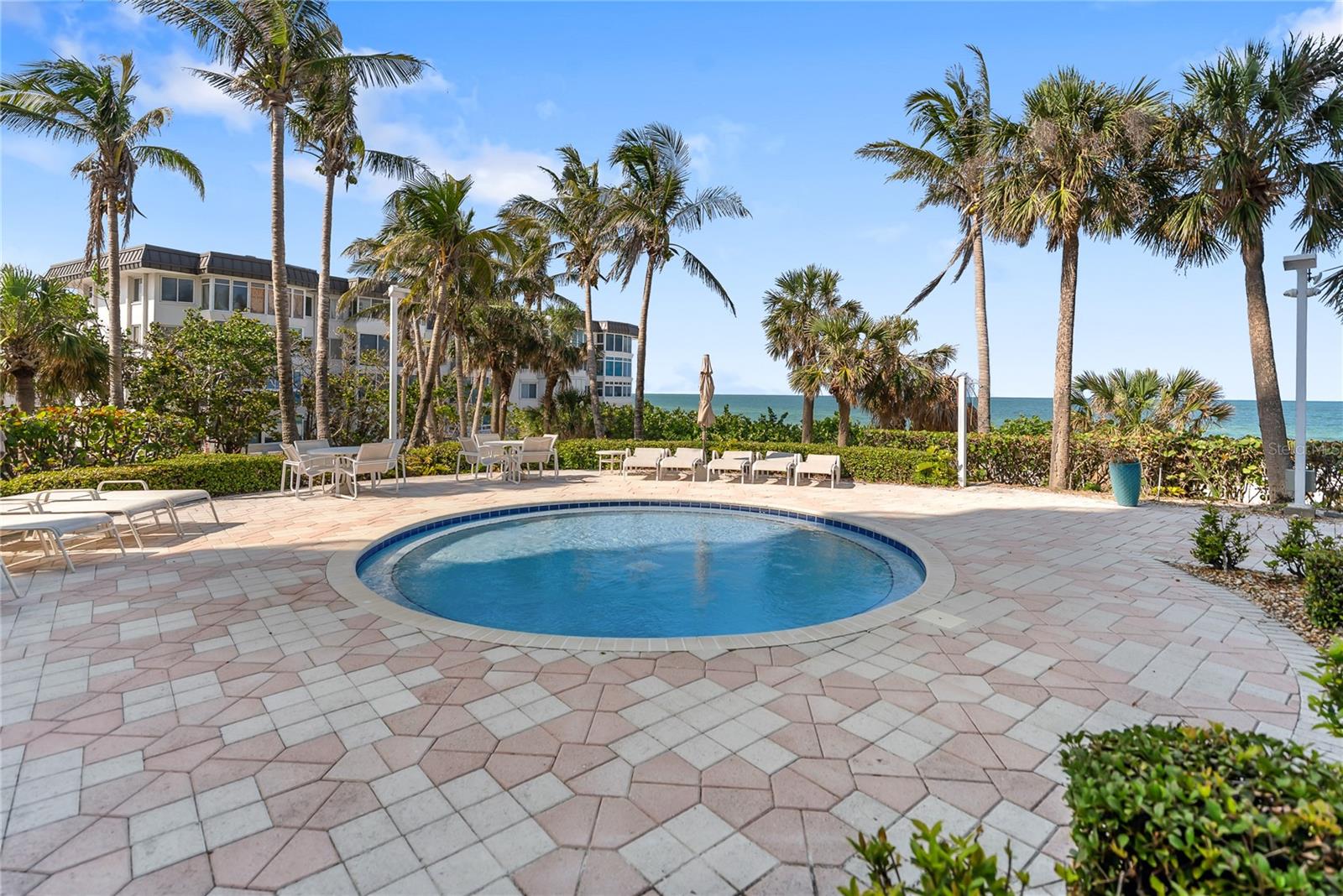 Listing photo id 15 for 1800 Benjamin Franklin Drive B1009