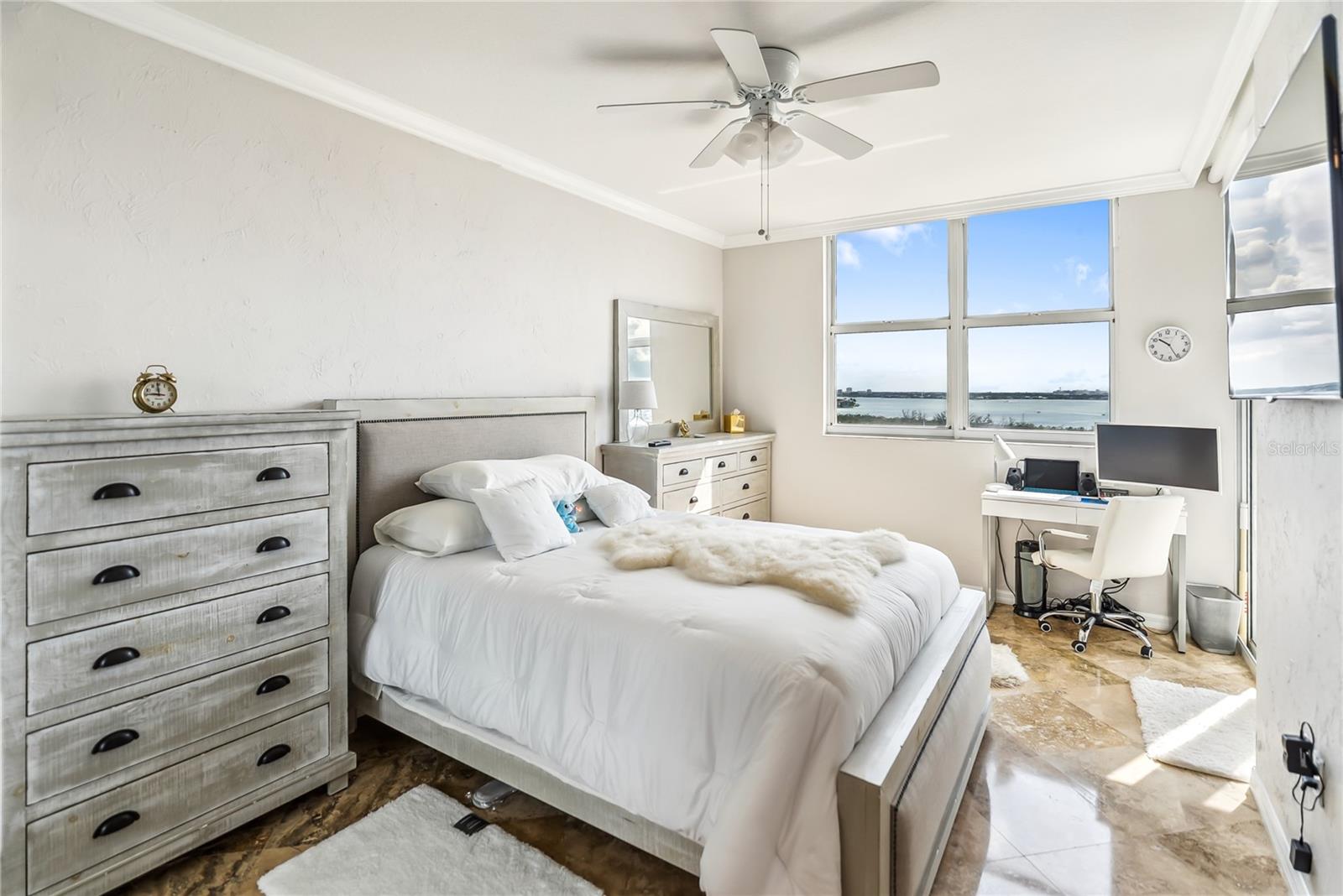 Listing photo id 23 for 1800 Benjamin Franklin Drive B1009