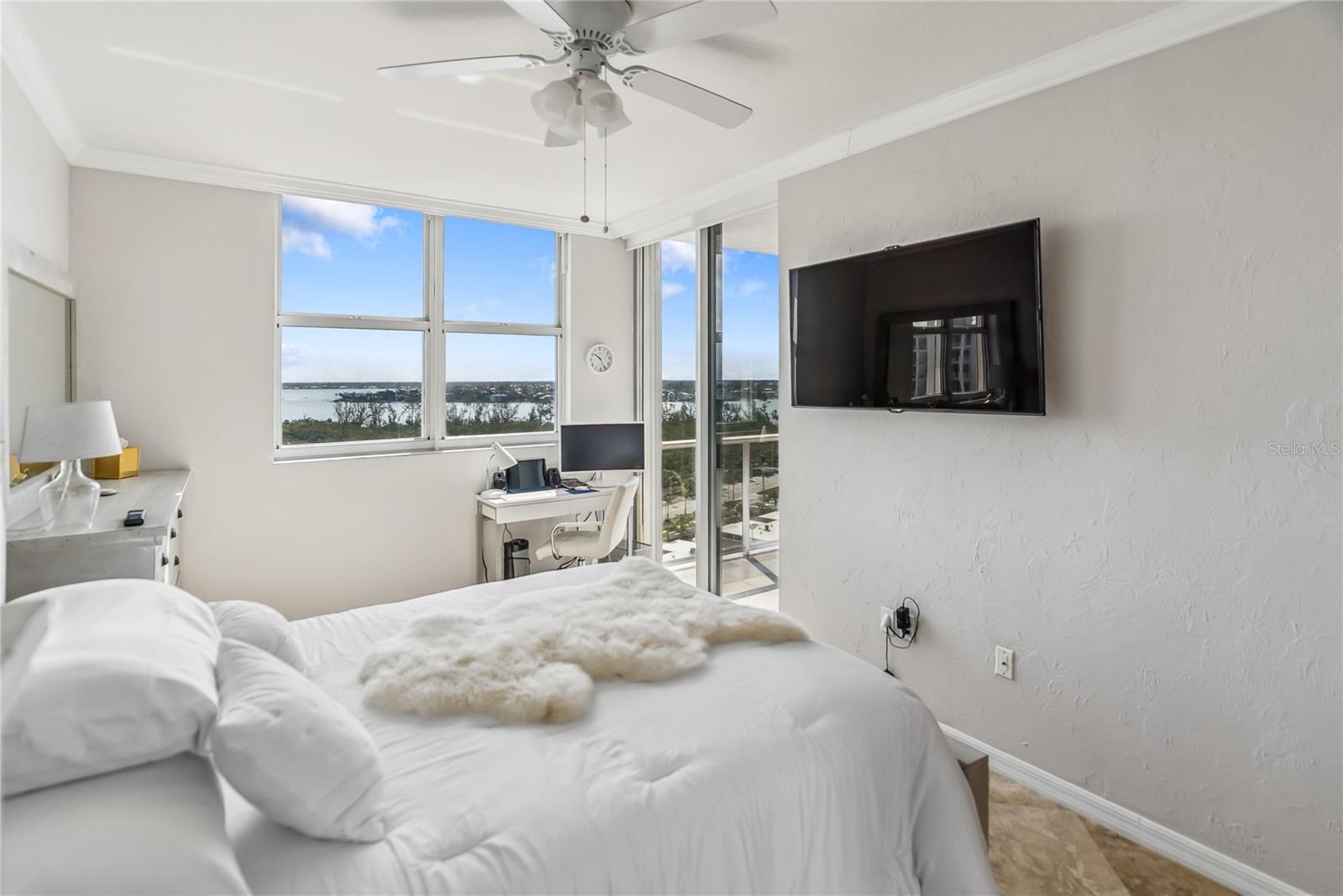 Listing photo id 24 for 1800 Benjamin Franklin Drive B1009