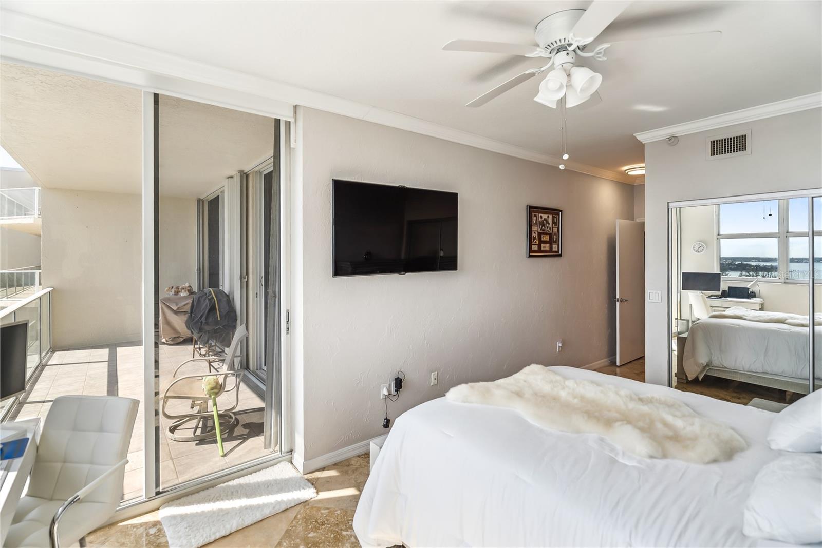 Listing photo id 26 for 1800 Benjamin Franklin Drive B1009