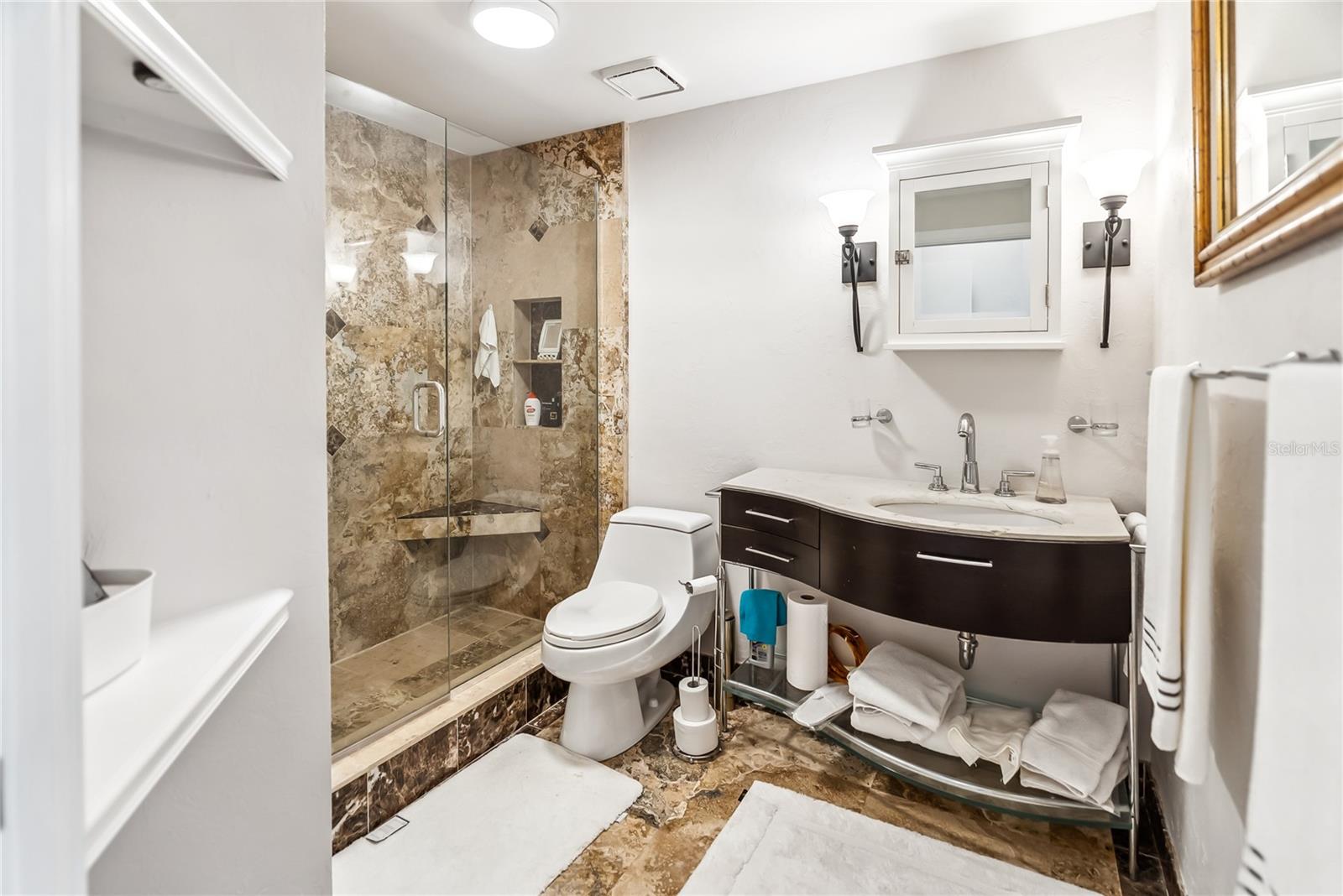 Listing photo id 27 for 1800 Benjamin Franklin Drive B1009
