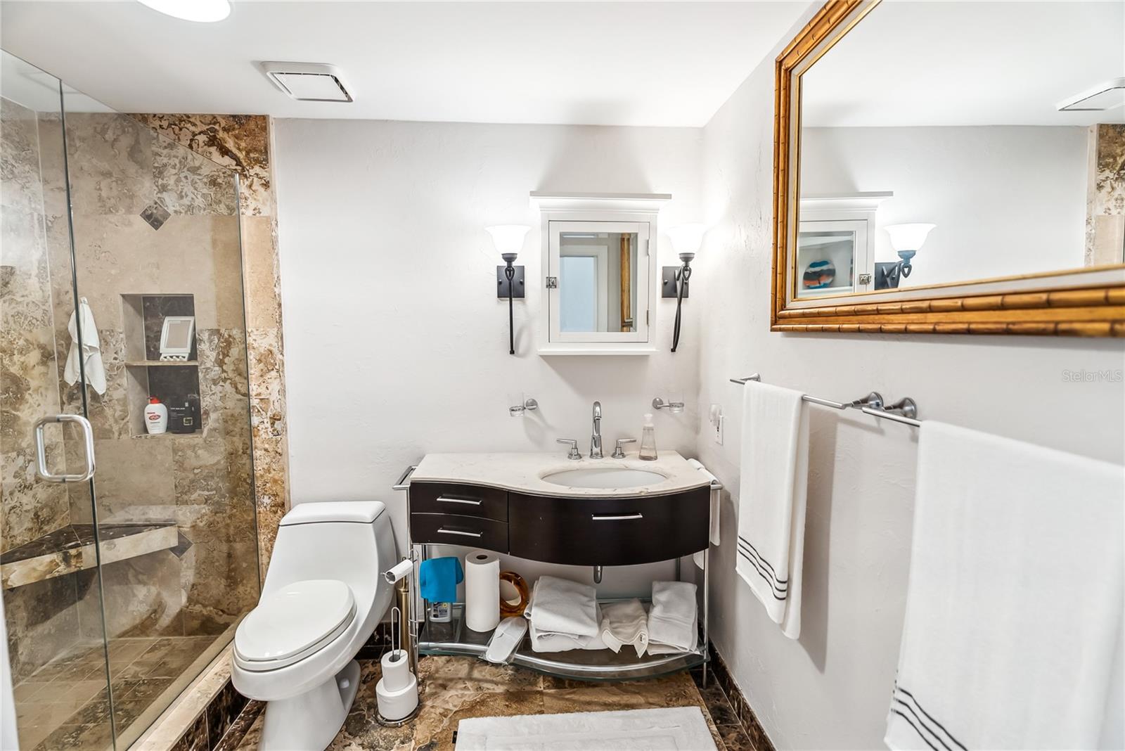 Listing photo id 28 for 1800 Benjamin Franklin Drive B1009