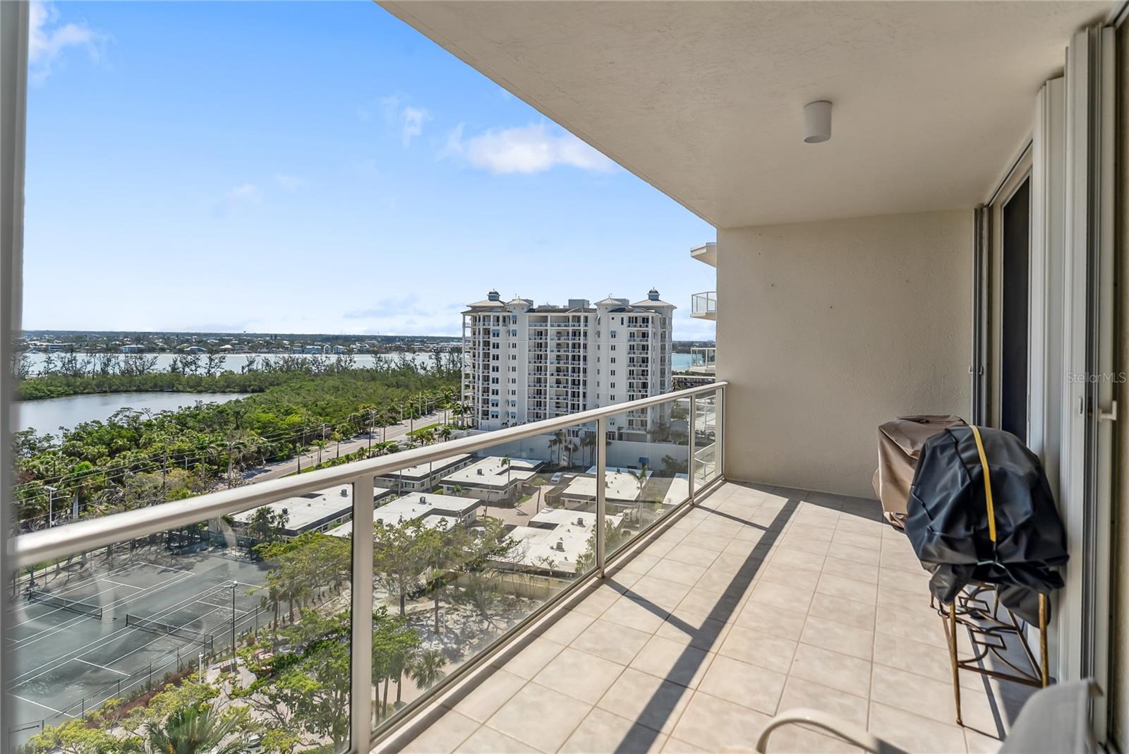 Listing photo id 32 for 1800 Benjamin Franklin Drive B1009