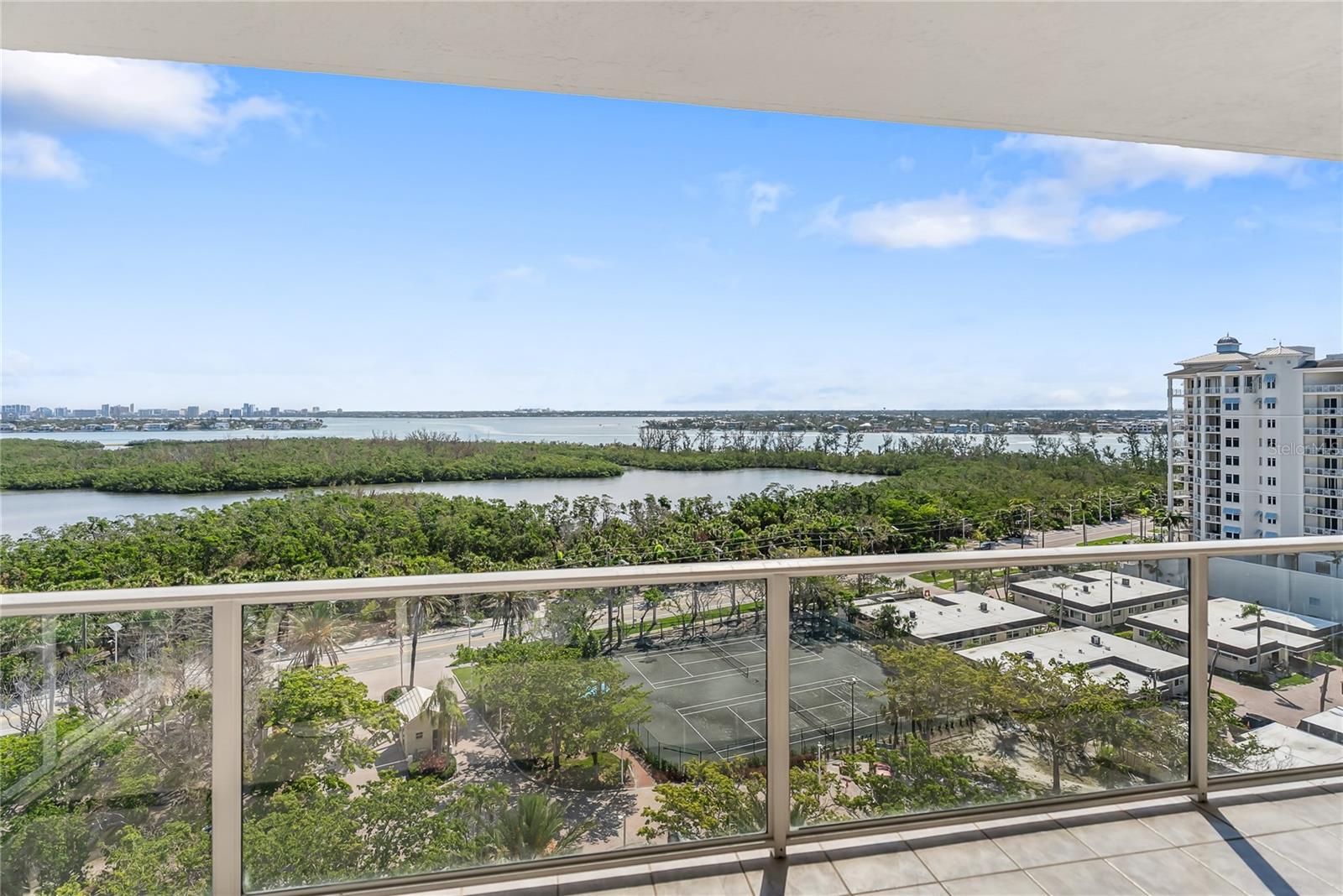 Listing photo id 34 for 1800 Benjamin Franklin Drive B1009