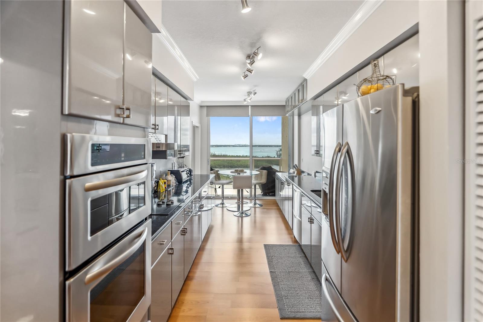 Listing photo id 35 for 1800 Benjamin Franklin Drive B1009