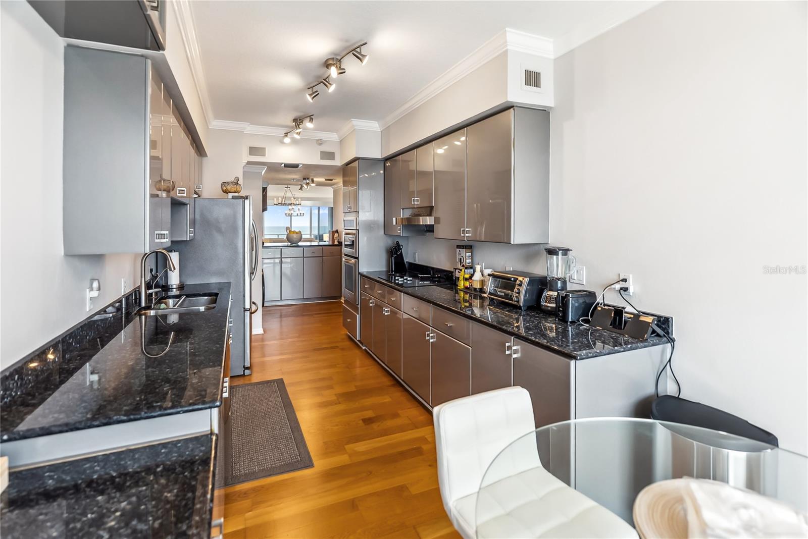 Listing photo id 38 for 1800 Benjamin Franklin Drive B1009