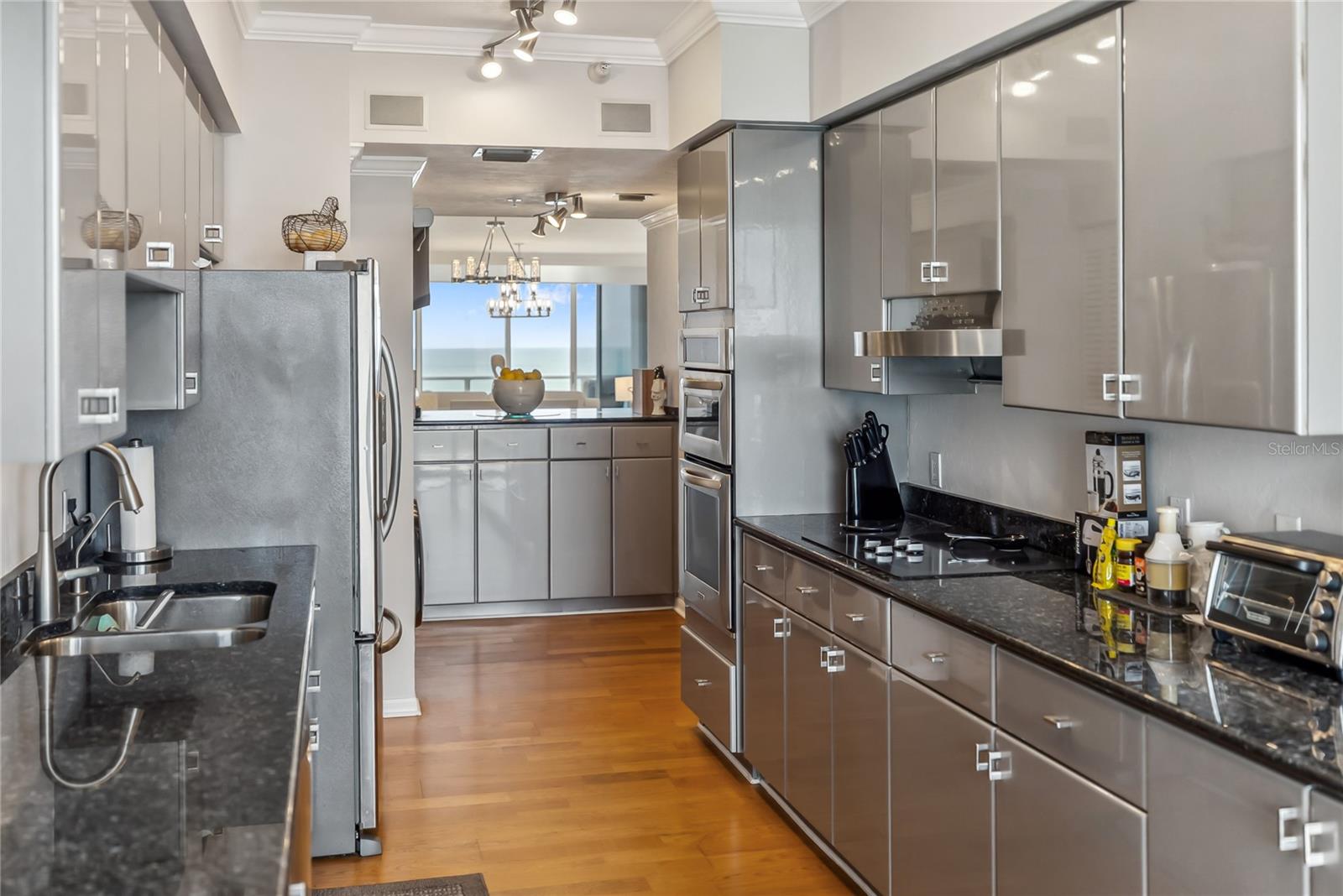 Listing photo id 39 for 1800 Benjamin Franklin Drive B1009