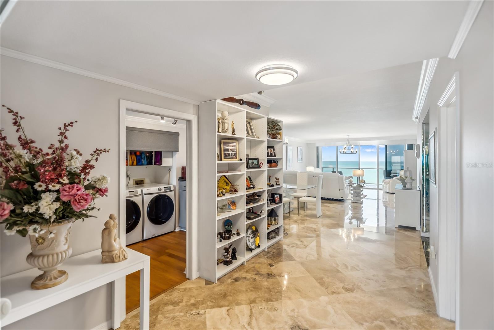 Listing photo id 41 for 1800 Benjamin Franklin Drive B1009