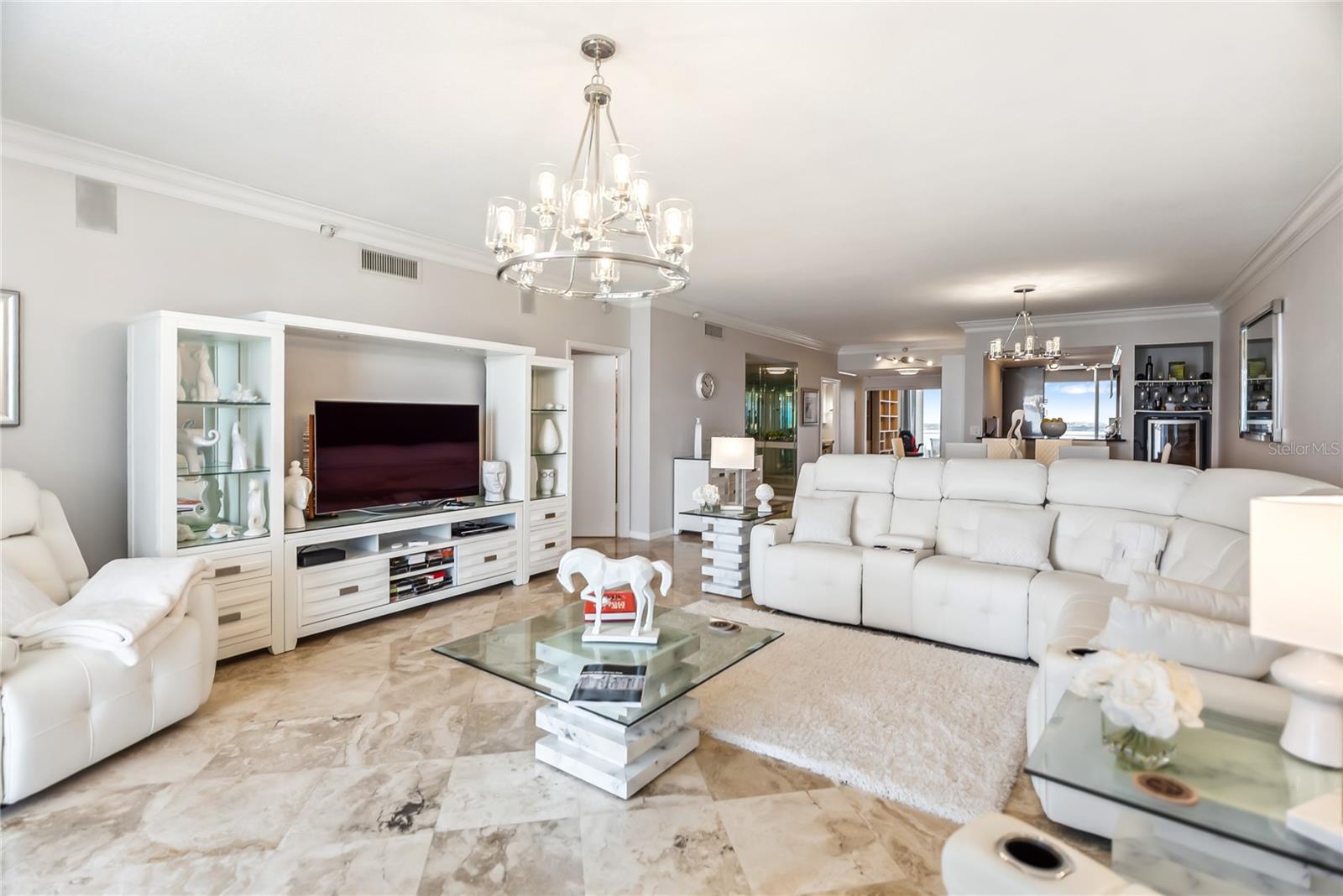 Listing photo id 48 for 1800 Benjamin Franklin Drive B1009