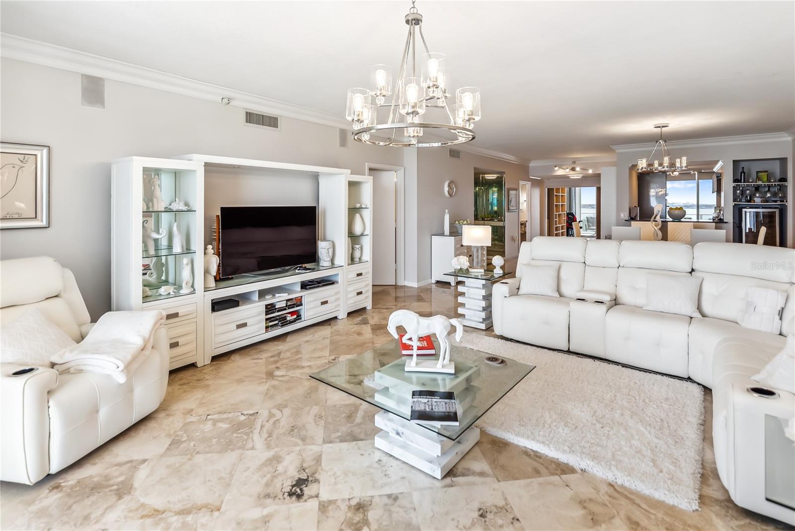 Listing photo id 50 for 1800 Benjamin Franklin Drive B1009