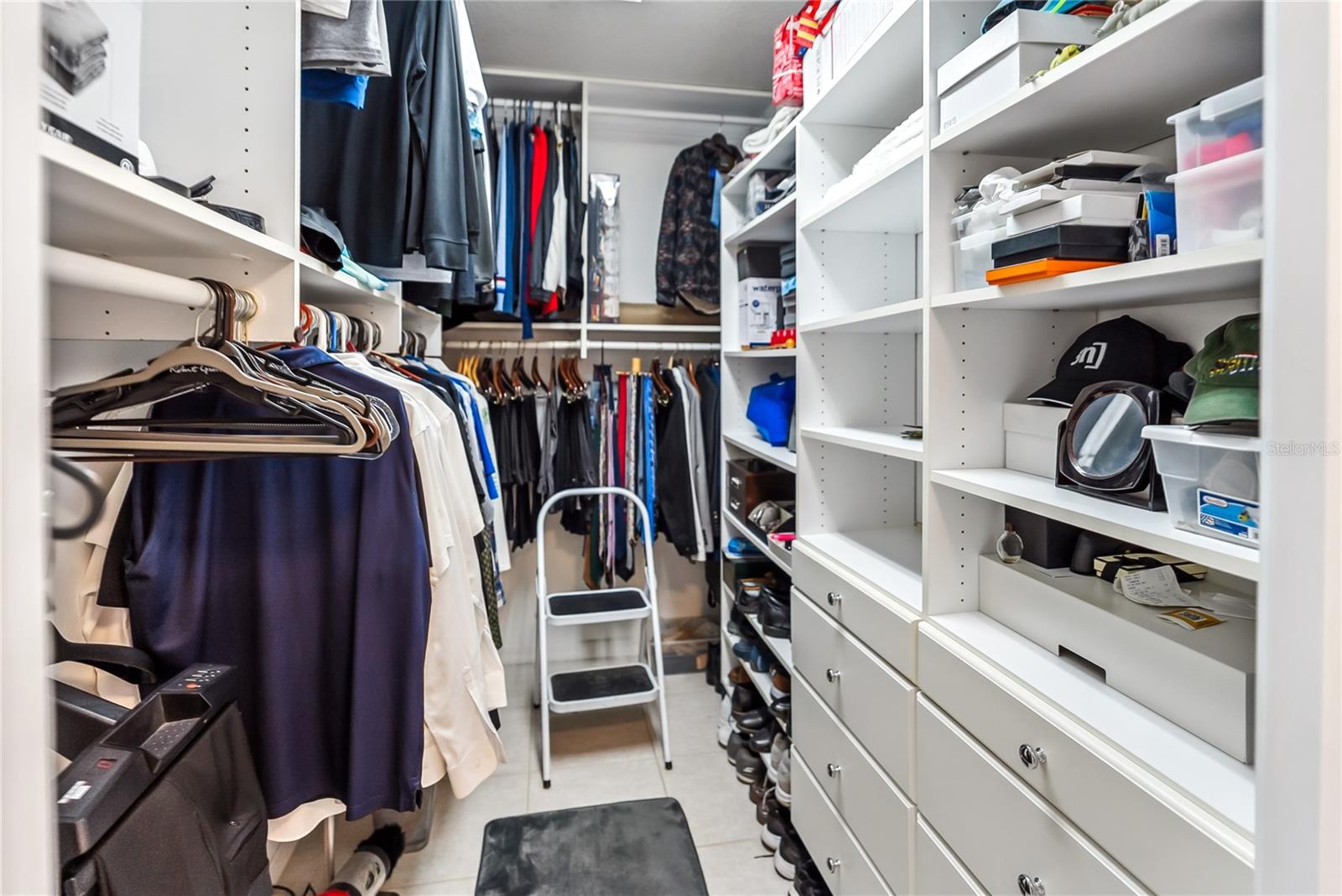 Listing photo id 54 for 1800 Benjamin Franklin Drive B1009