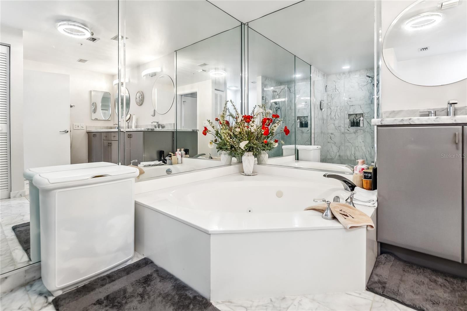 Listing photo id 56 for 1800 Benjamin Franklin Drive B1009