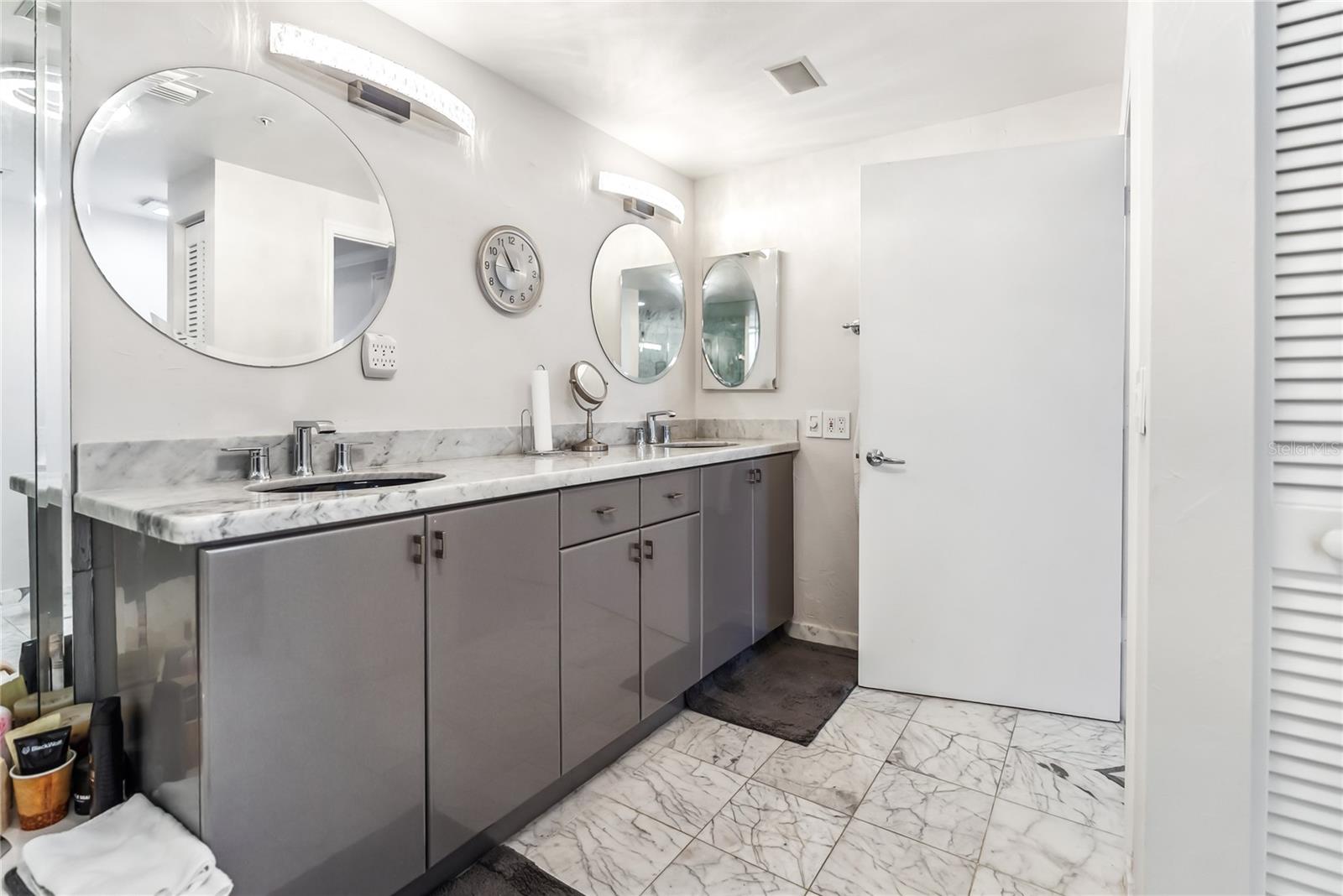 Listing photo id 58 for 1800 Benjamin Franklin Drive B1009