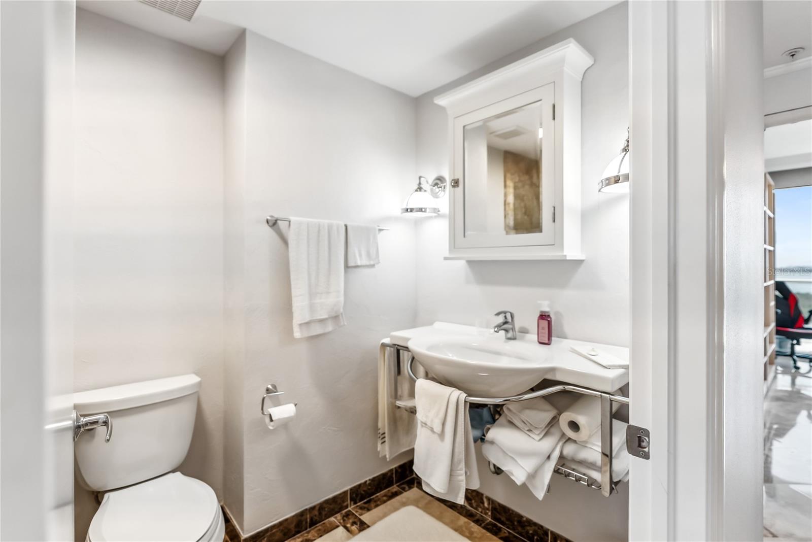 Listing photo id 64 for 1800 Benjamin Franklin Drive B1009