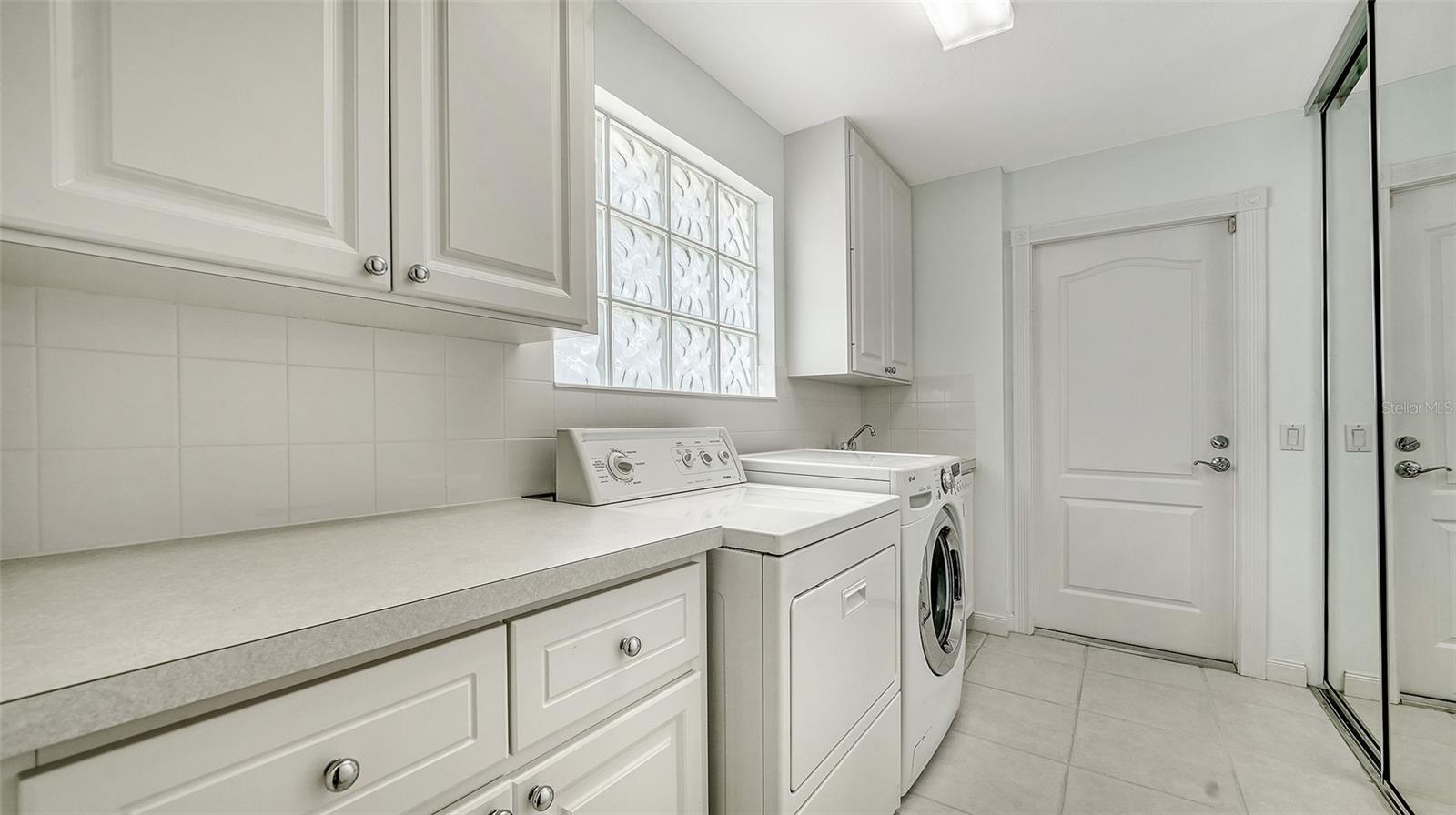 Image 24 of 35 For 5566 Avellino Place