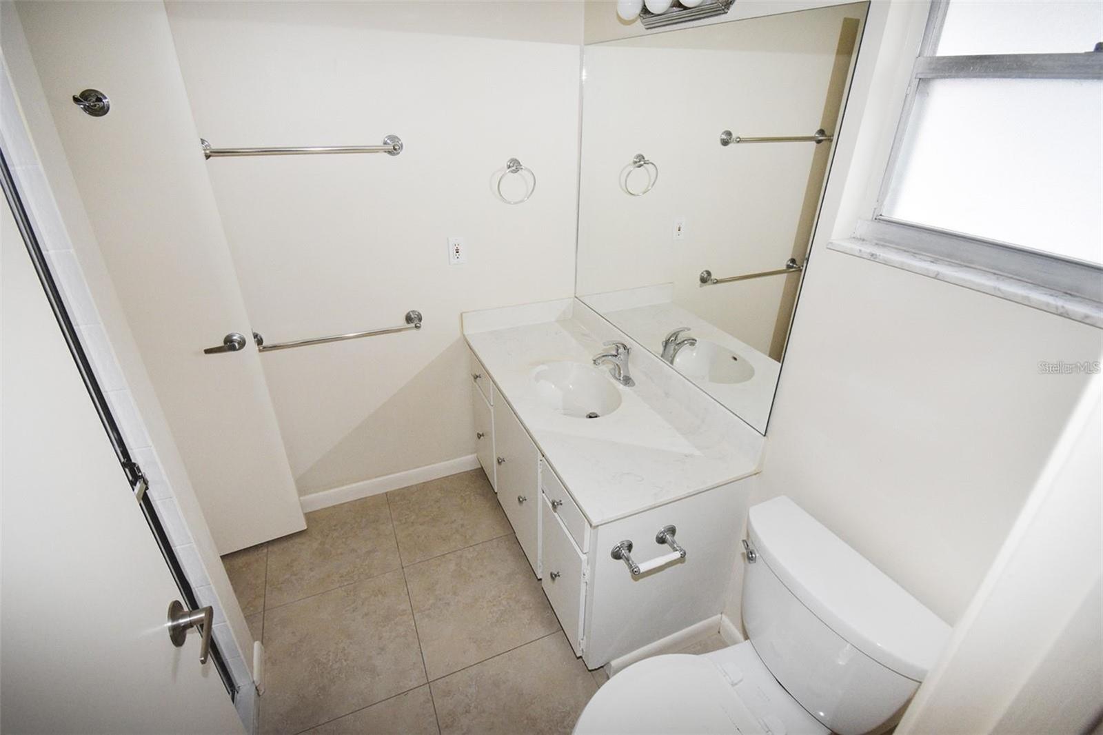 Image 14 of 19 For 3961 Ashwood Lane 44