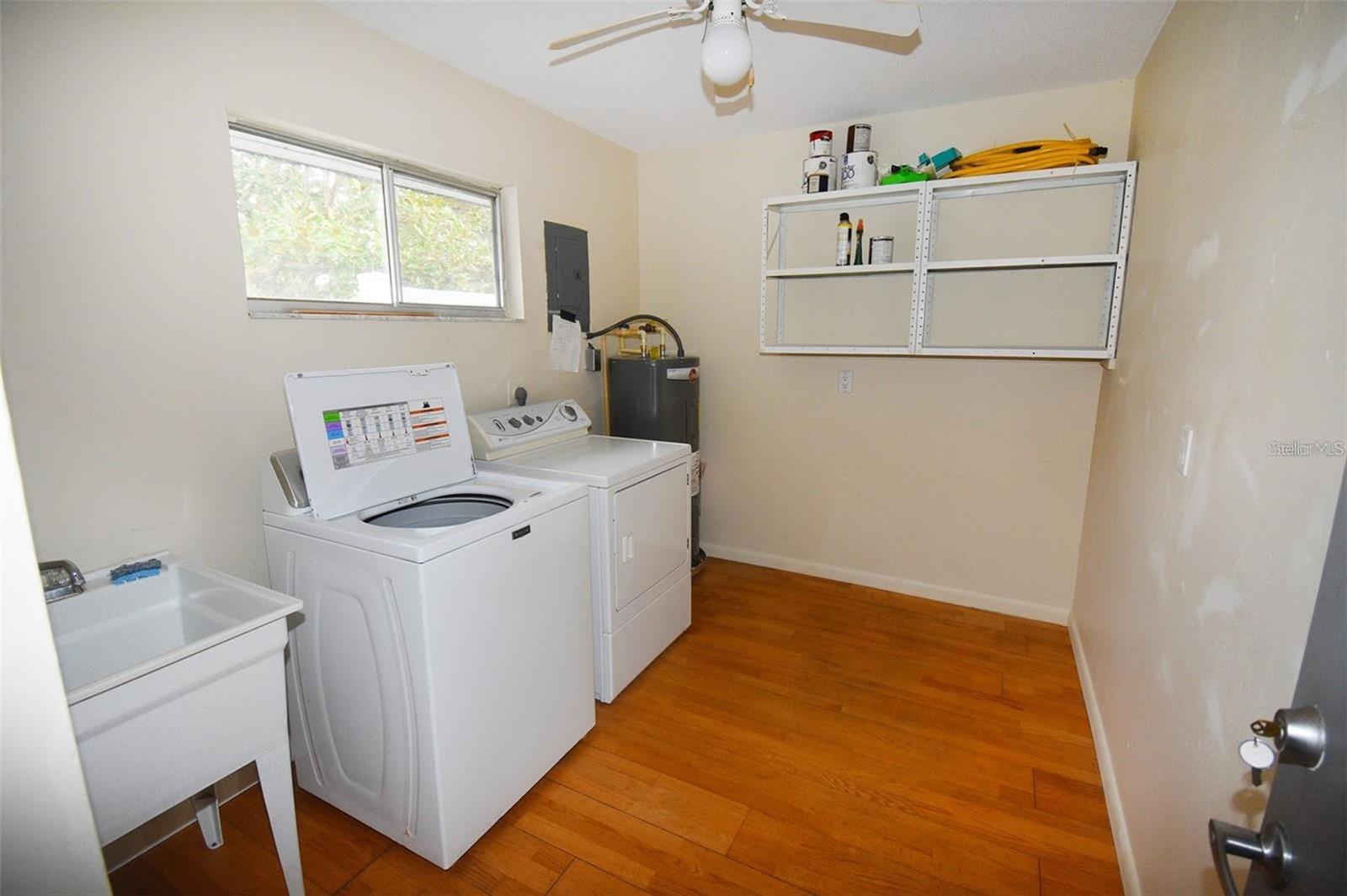 Image 16 of 19 For 3961 Ashwood Lane 44