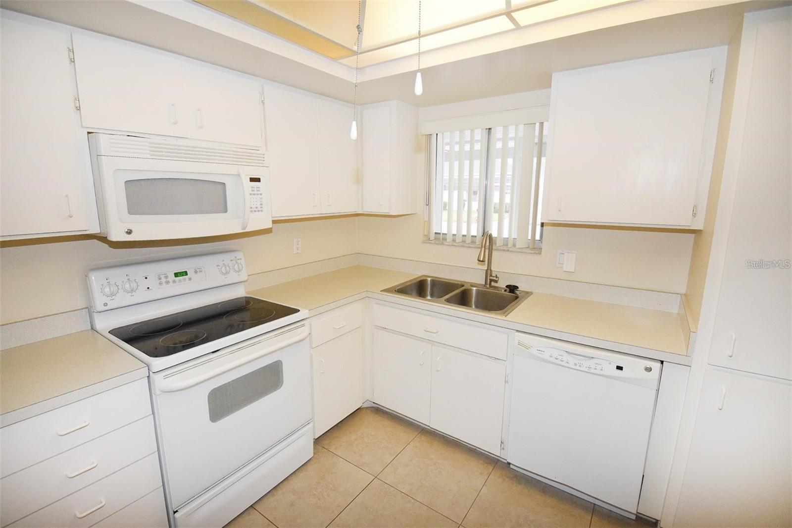 Image 8 of 19 For 3961 Ashwood Lane 44