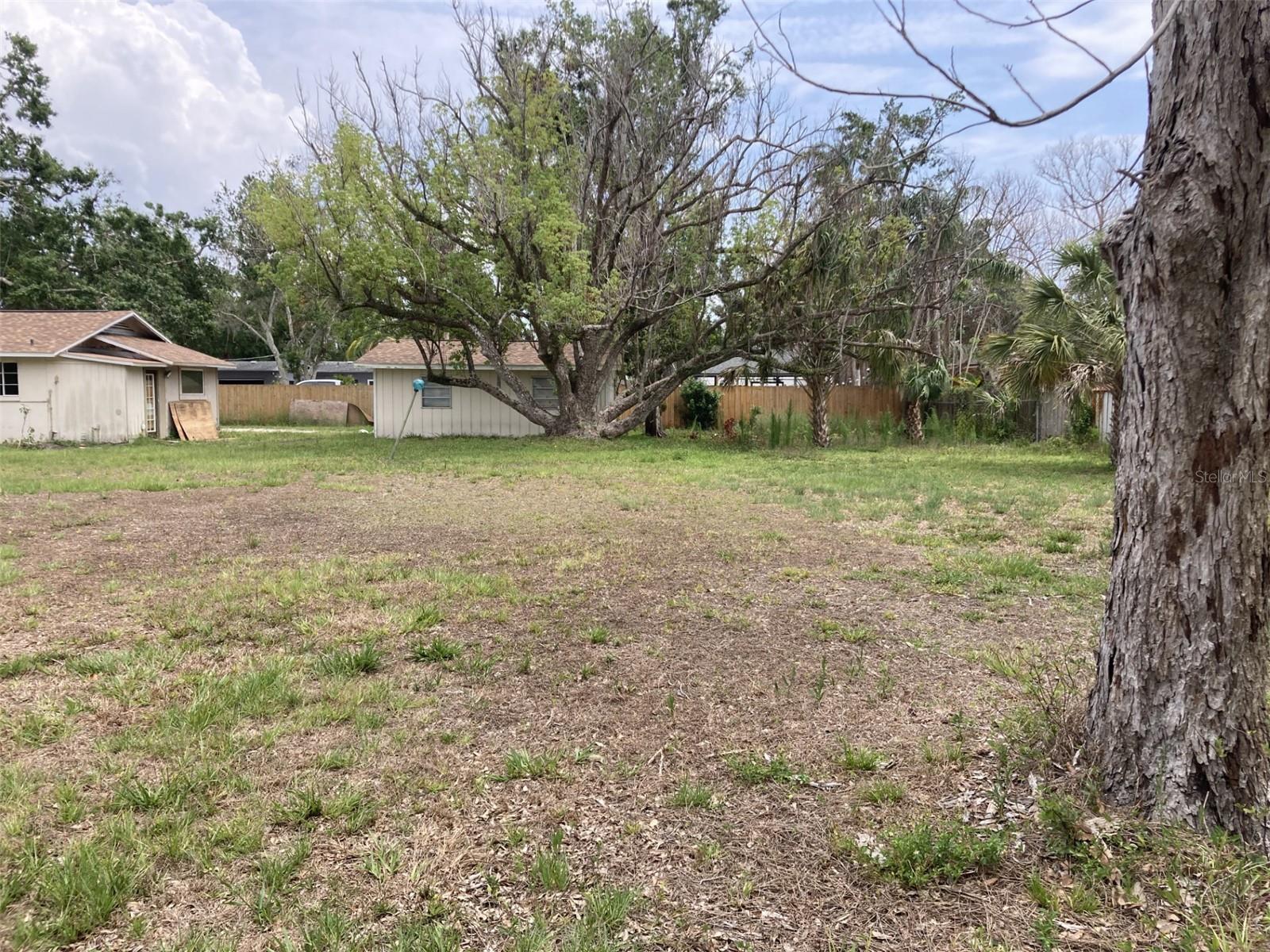 Image 18 of 23 For 104 22nd Street Court E