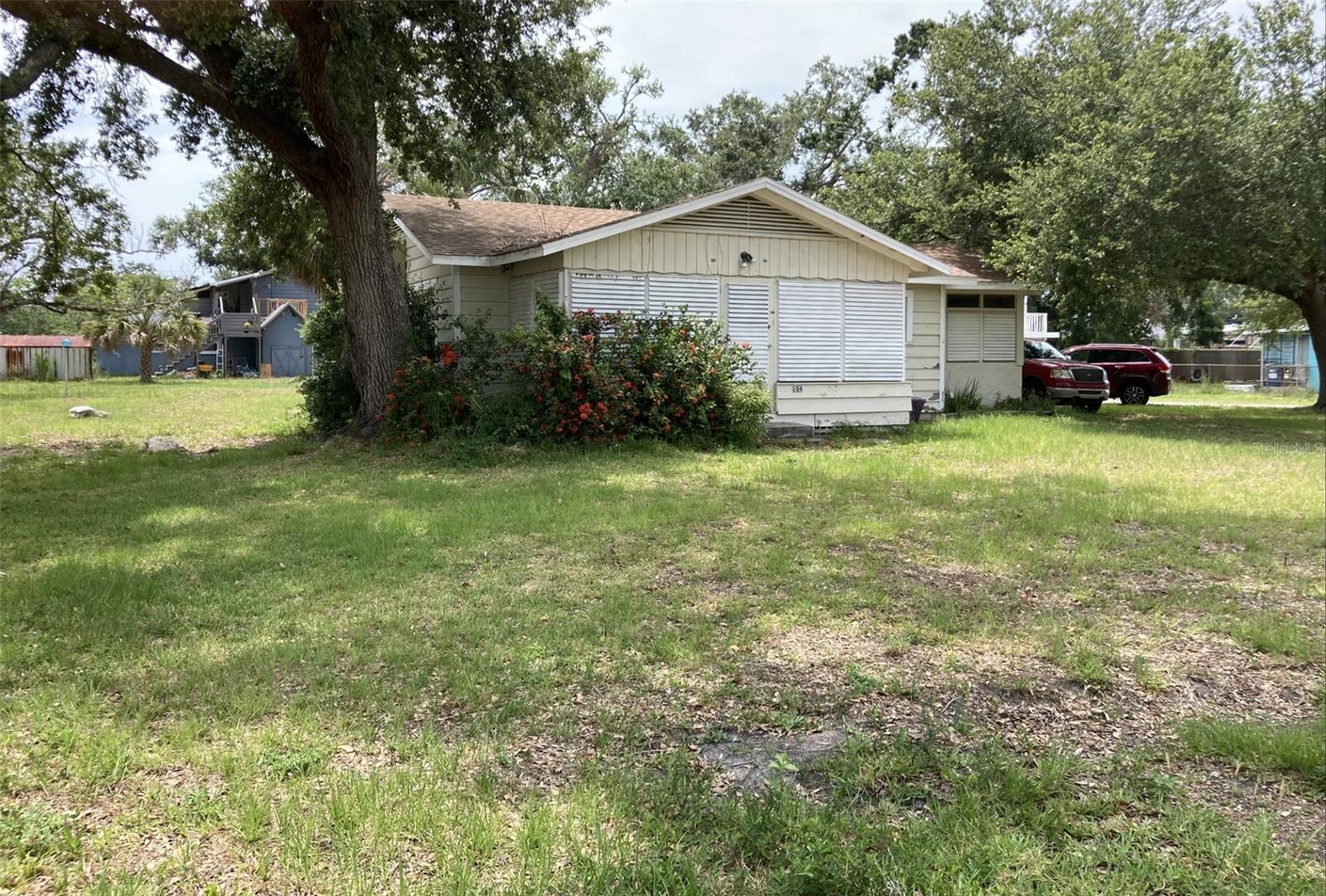 Image 3 of 23 For 104 22nd Street Court E