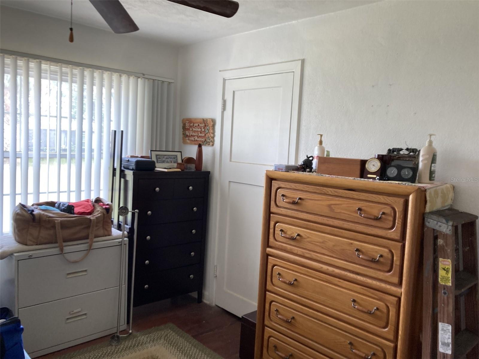 Image 5 of 23 For 104 22nd Street Court E