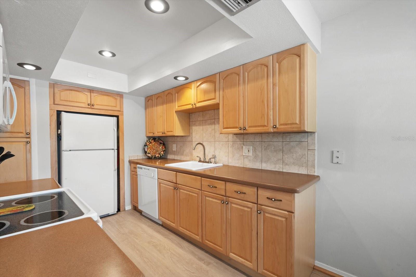 Image 13 of 48 For 2503 Beneva Road 7