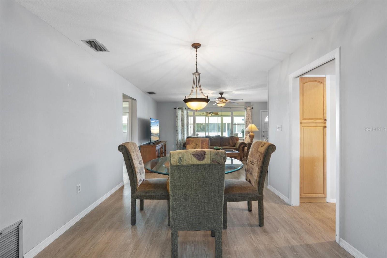 Image 18 of 48 For 2503 Beneva Road 7