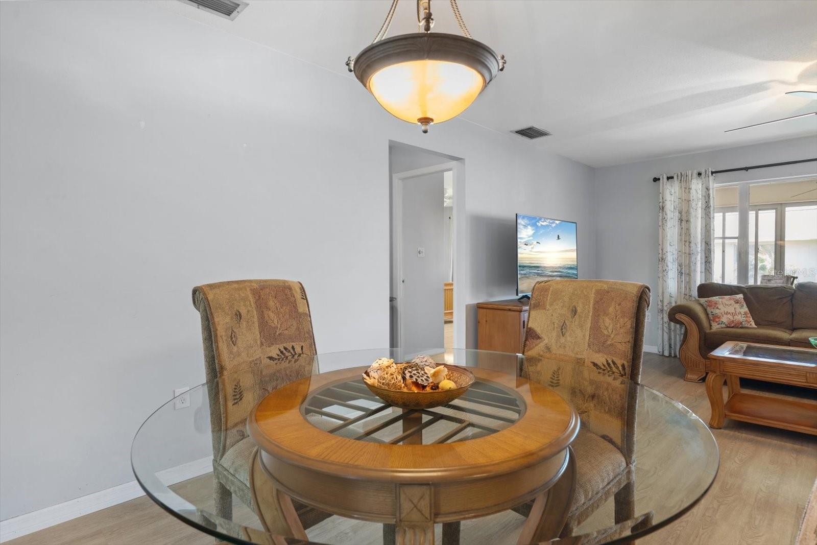 Image 19 of 48 For 2503 Beneva Road 7