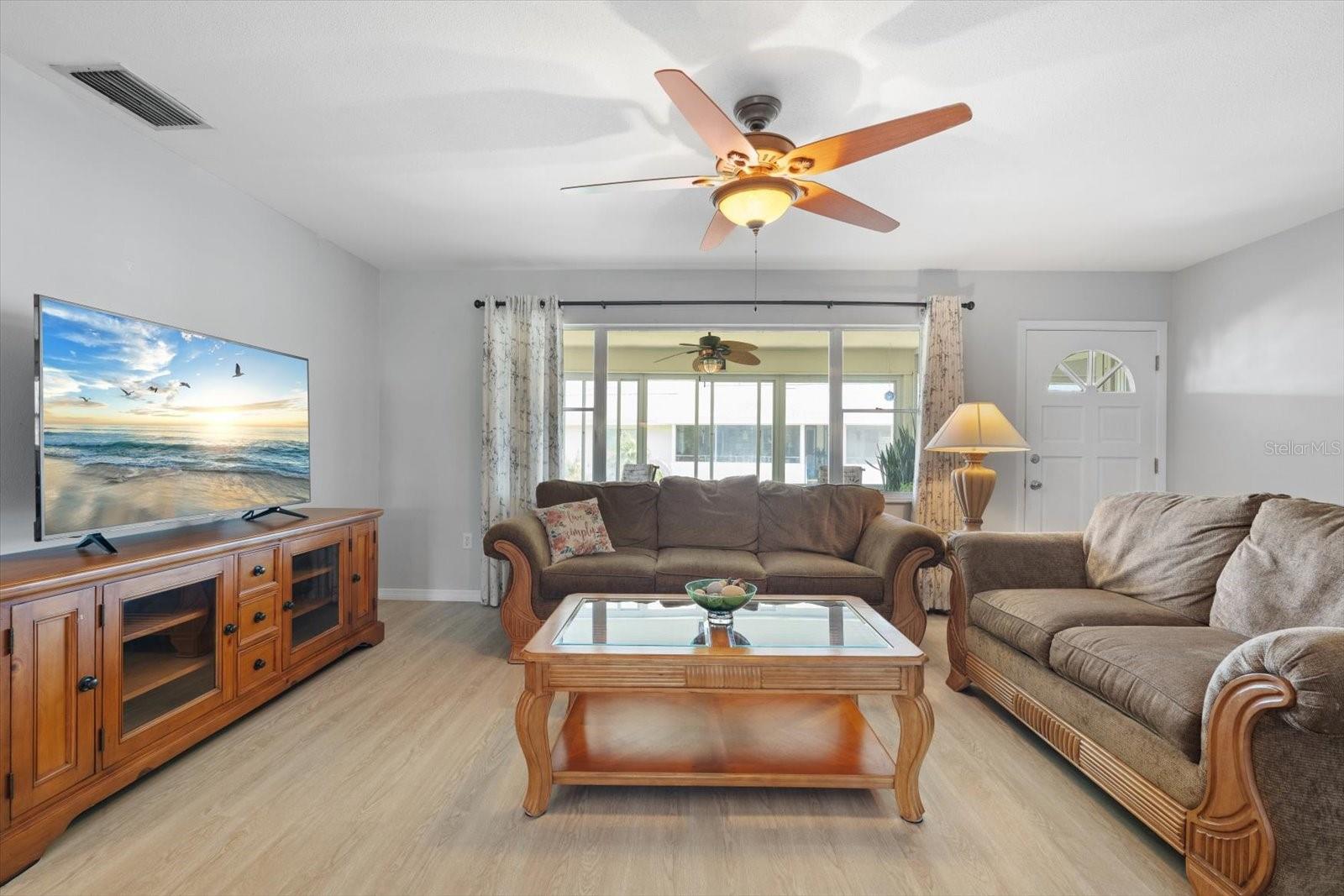Image 21 of 48 For 2503 Beneva Road 7