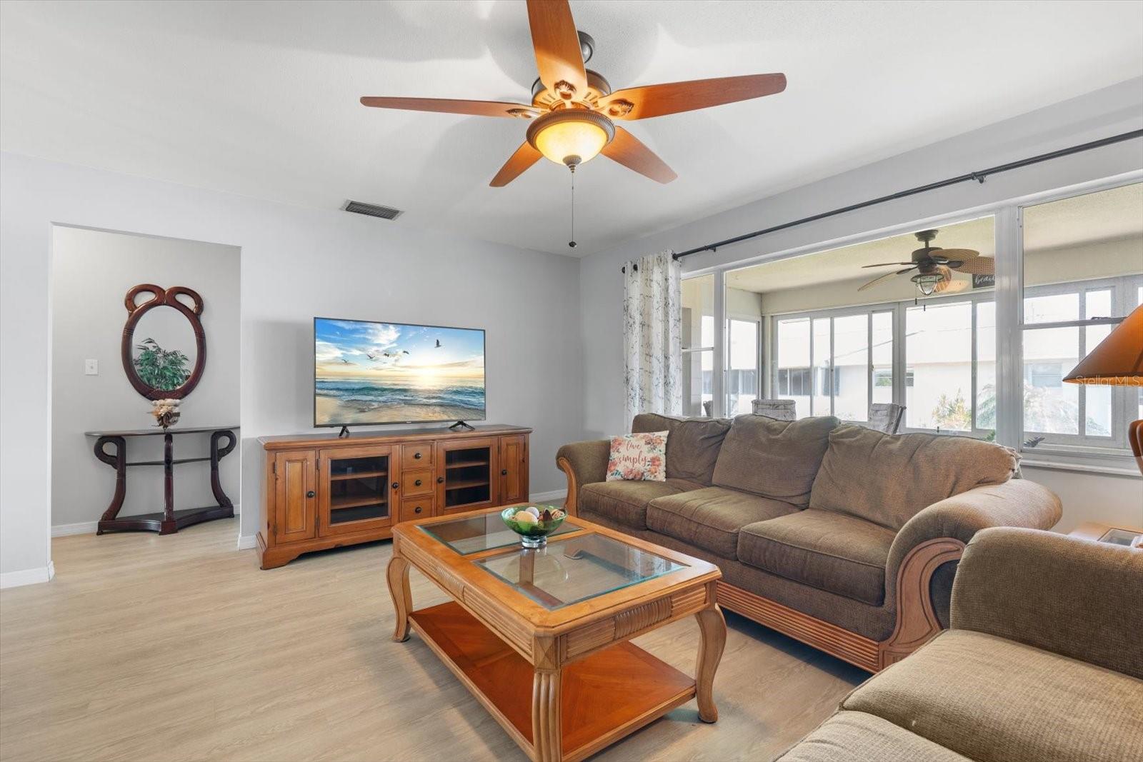 Image 22 of 48 For 2503 Beneva Road 7