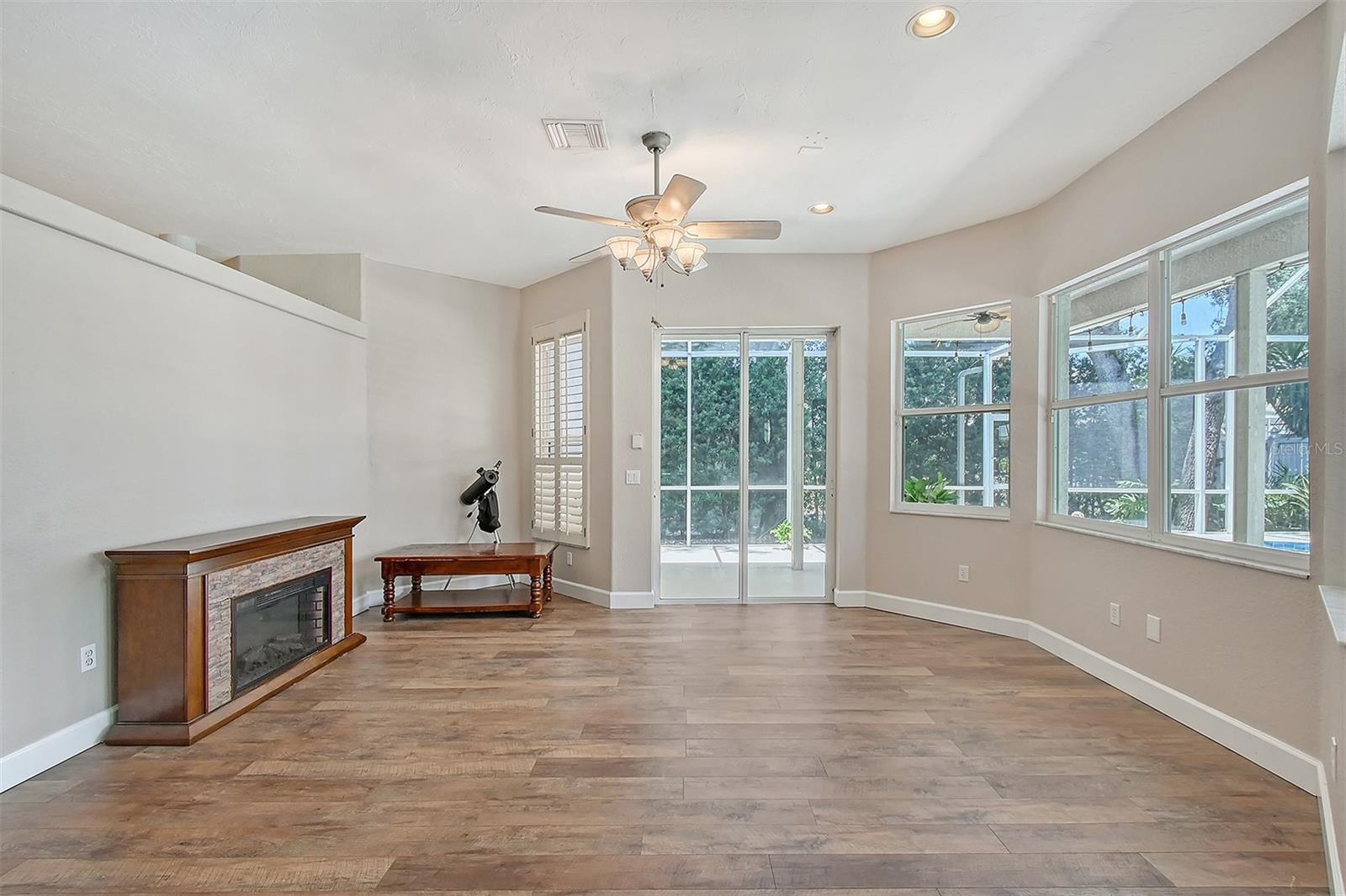 Image 14 of 63 For 4603 4th Avenue E