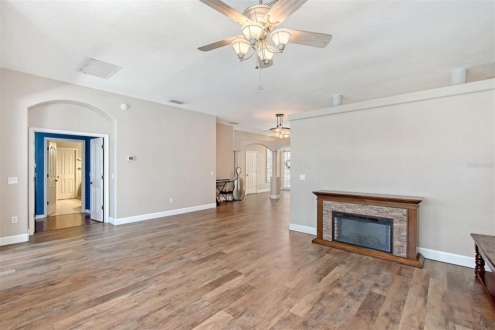 Image 16 of 63 For 4603 4th Avenue E