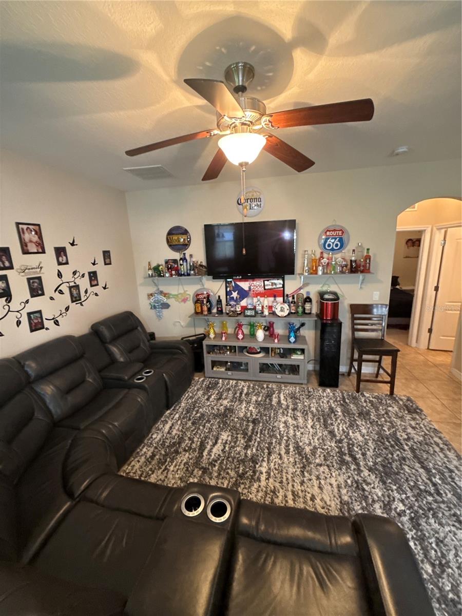 Image 21 of 58 For 6121 35th Court E