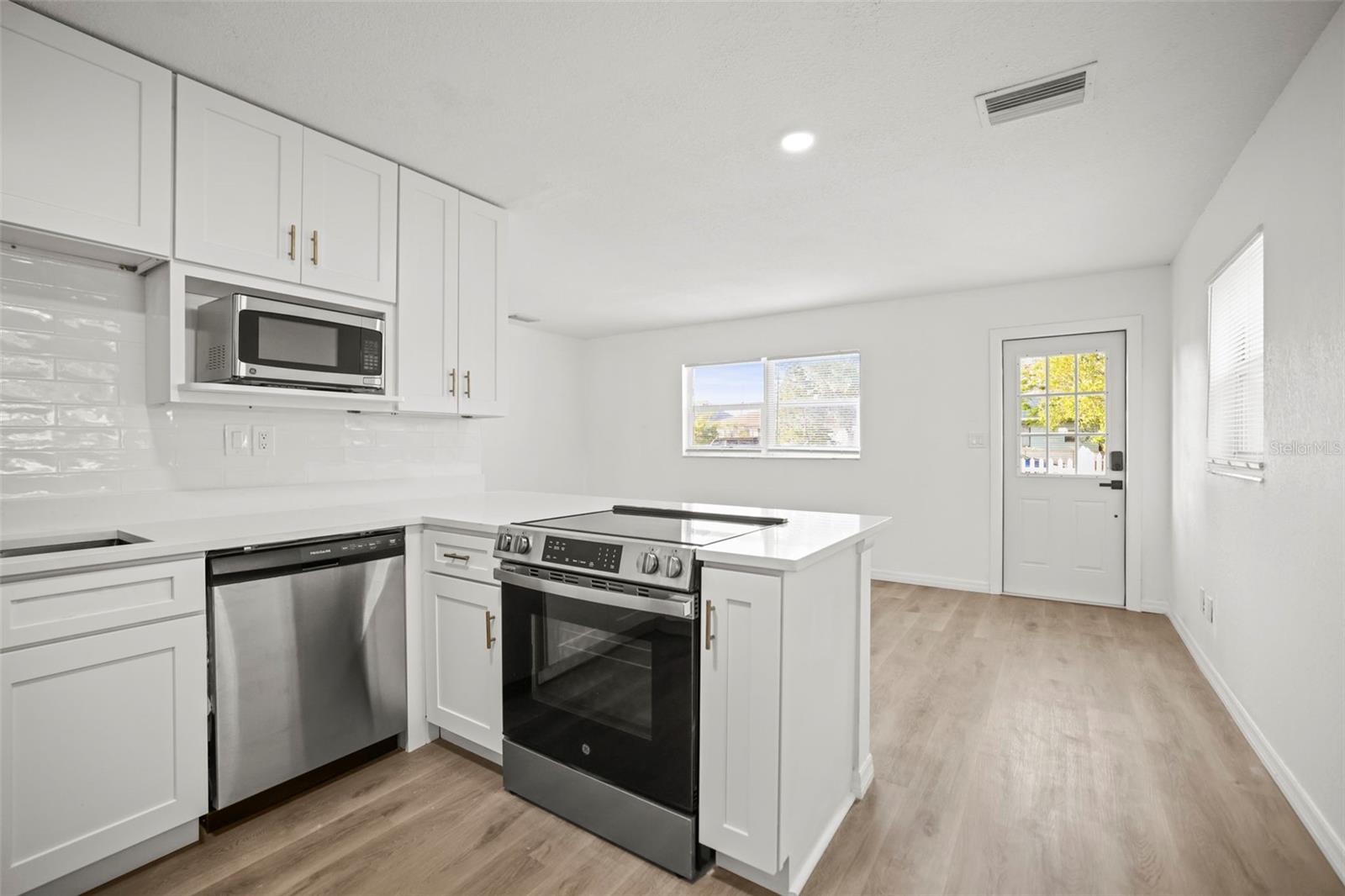 Image 11 of 22 For 5045 10th Avenue S