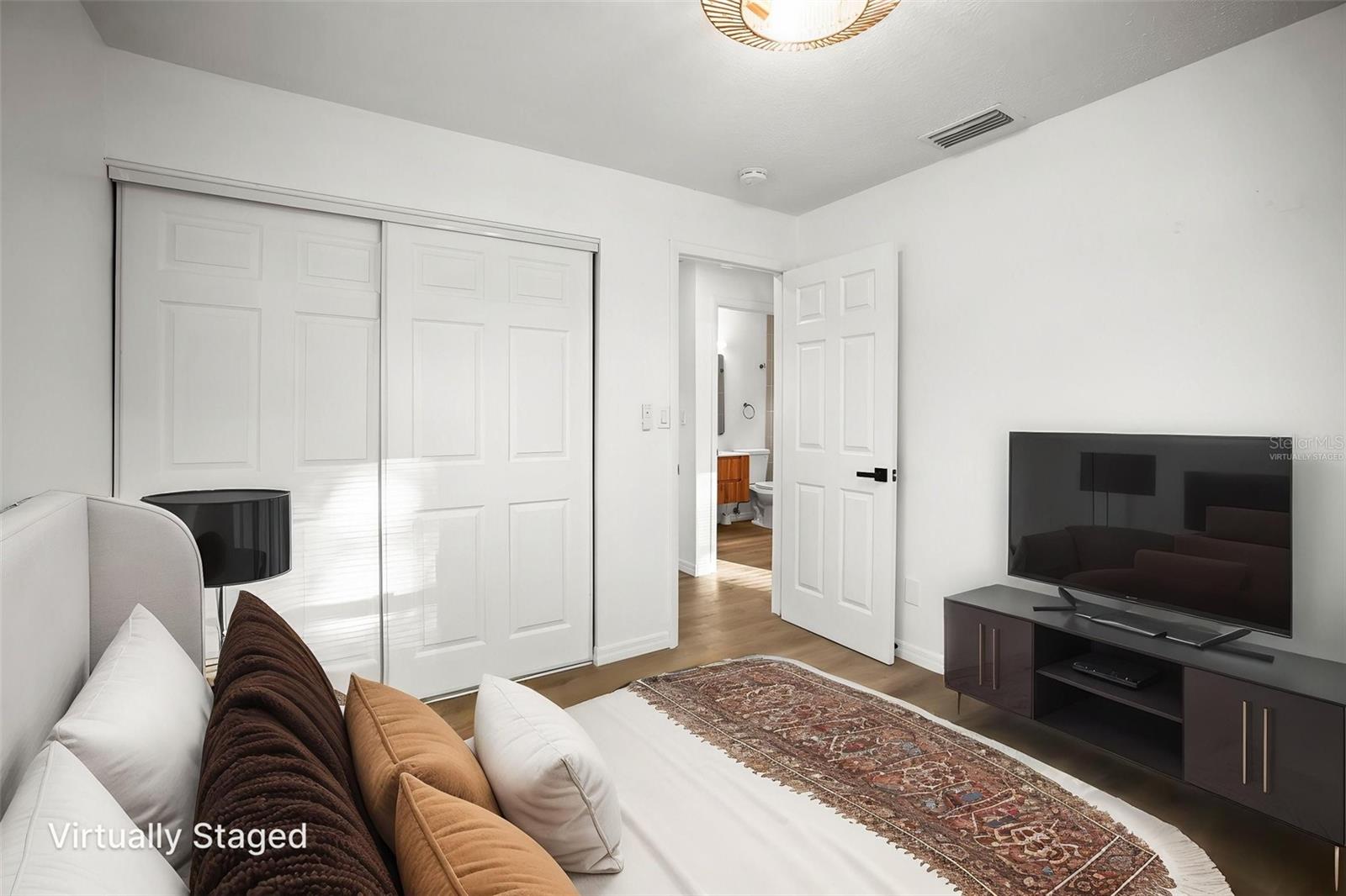 Image 13 of 22 For 5045 10th Avenue S