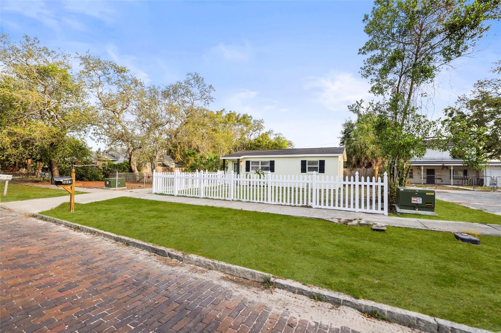 Image 3 of 22 For 5045 10th Avenue S