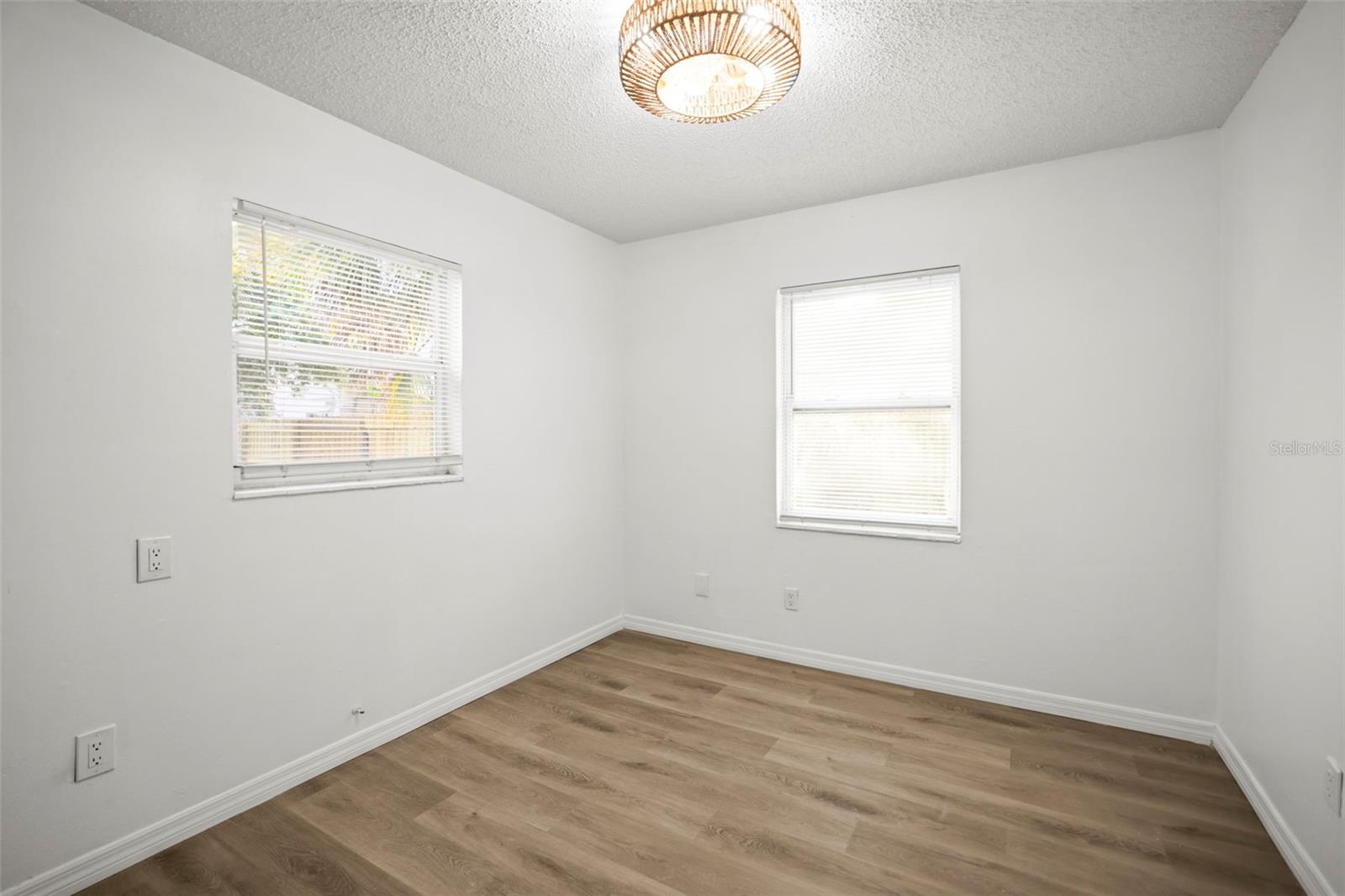 Image 7 of 22 For 5045 10th Avenue S
