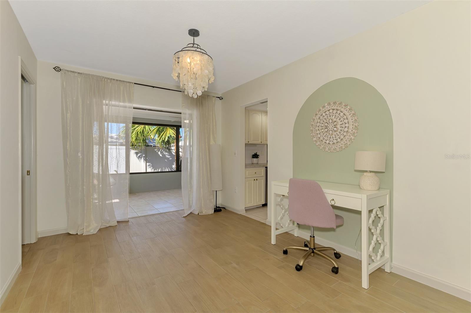 Image 12 of 40 For 2221 Pine View Circle
