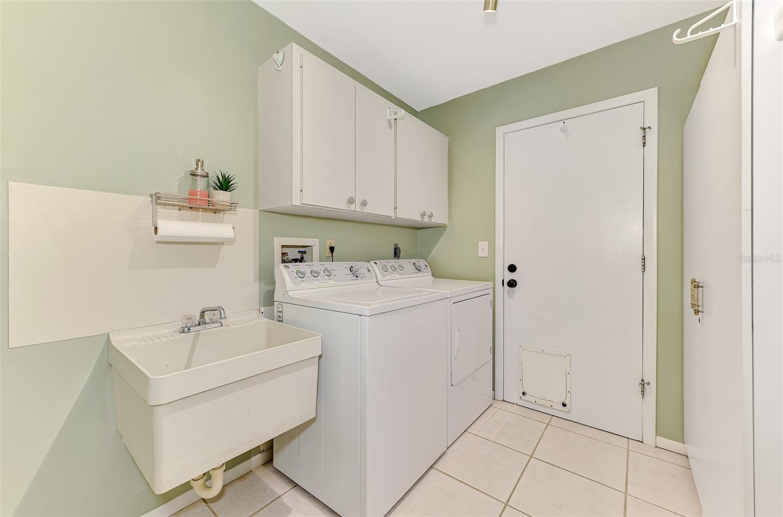 Image 33 of 40 For 2221 Pine View Circle