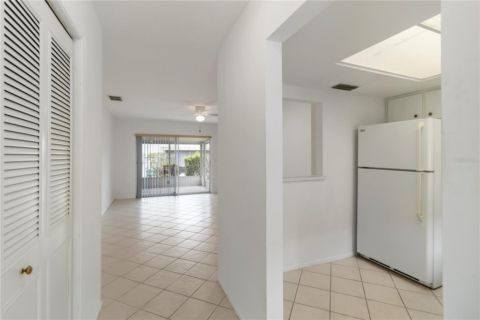 Image 11 of 32 For 5062 White Oak Court