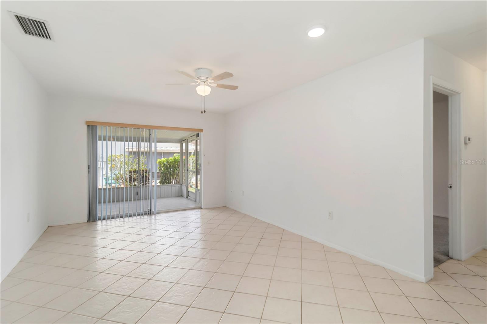 Image 12 of 32 For 5062 White Oak Court