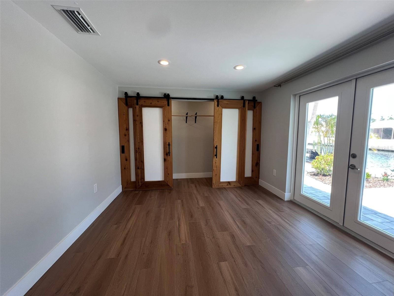 Image 11 of 21 For 935 Contento St