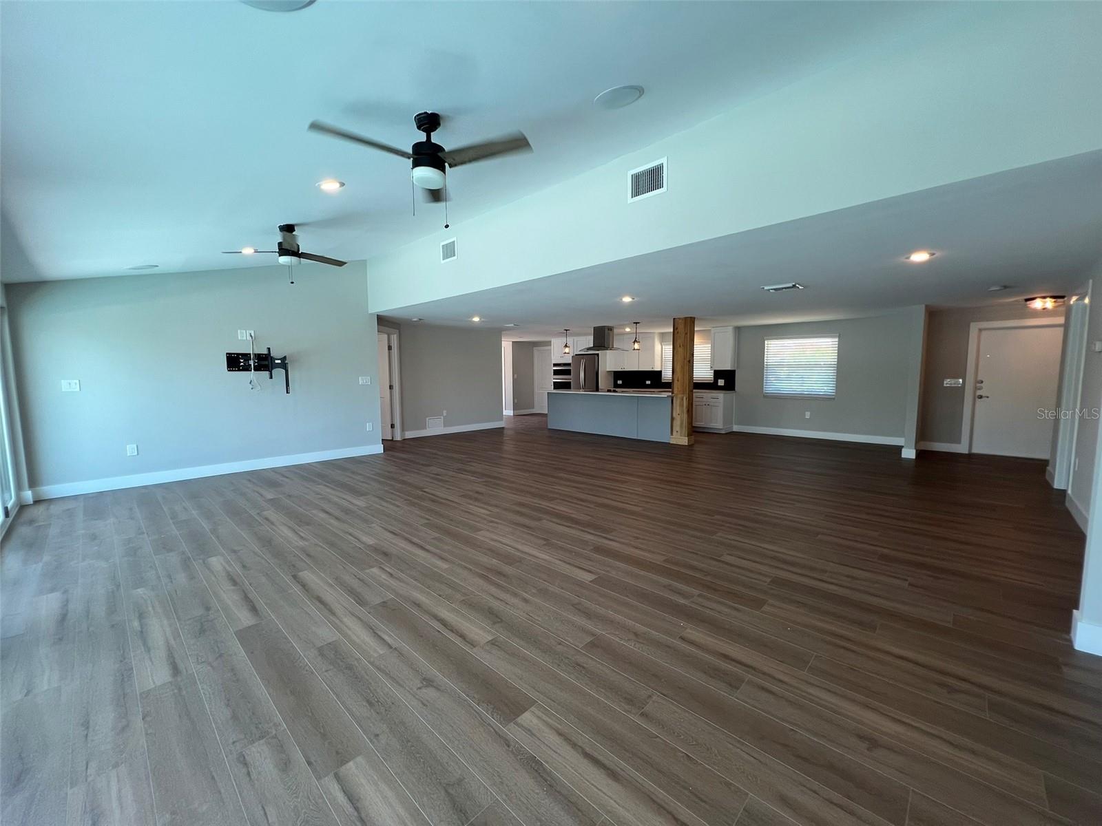 Image 6 of 21 For 935 Contento St
