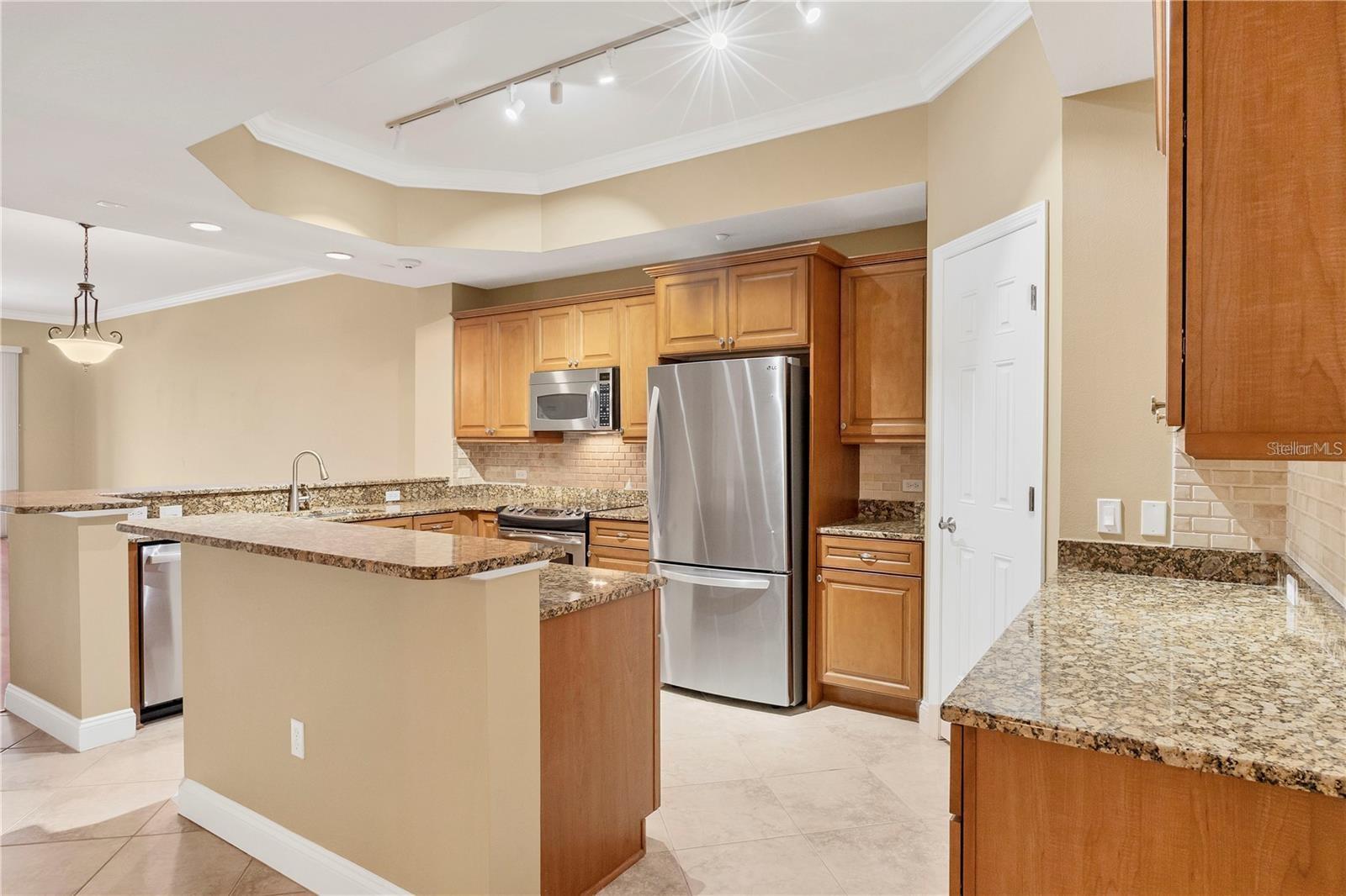 Image 5 of 28 For 7710 Lake Vista Court 203
