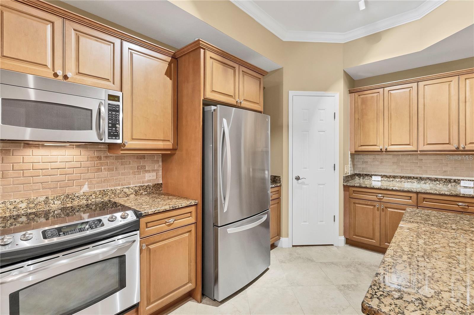 Image 8 of 28 For 7710 Lake Vista Court 203